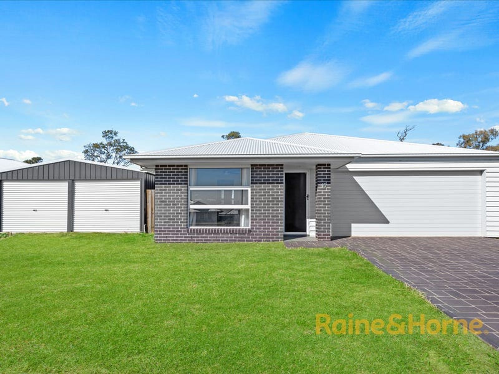 15 Mansell Boulevard, Cotswold Hills QLD 4350