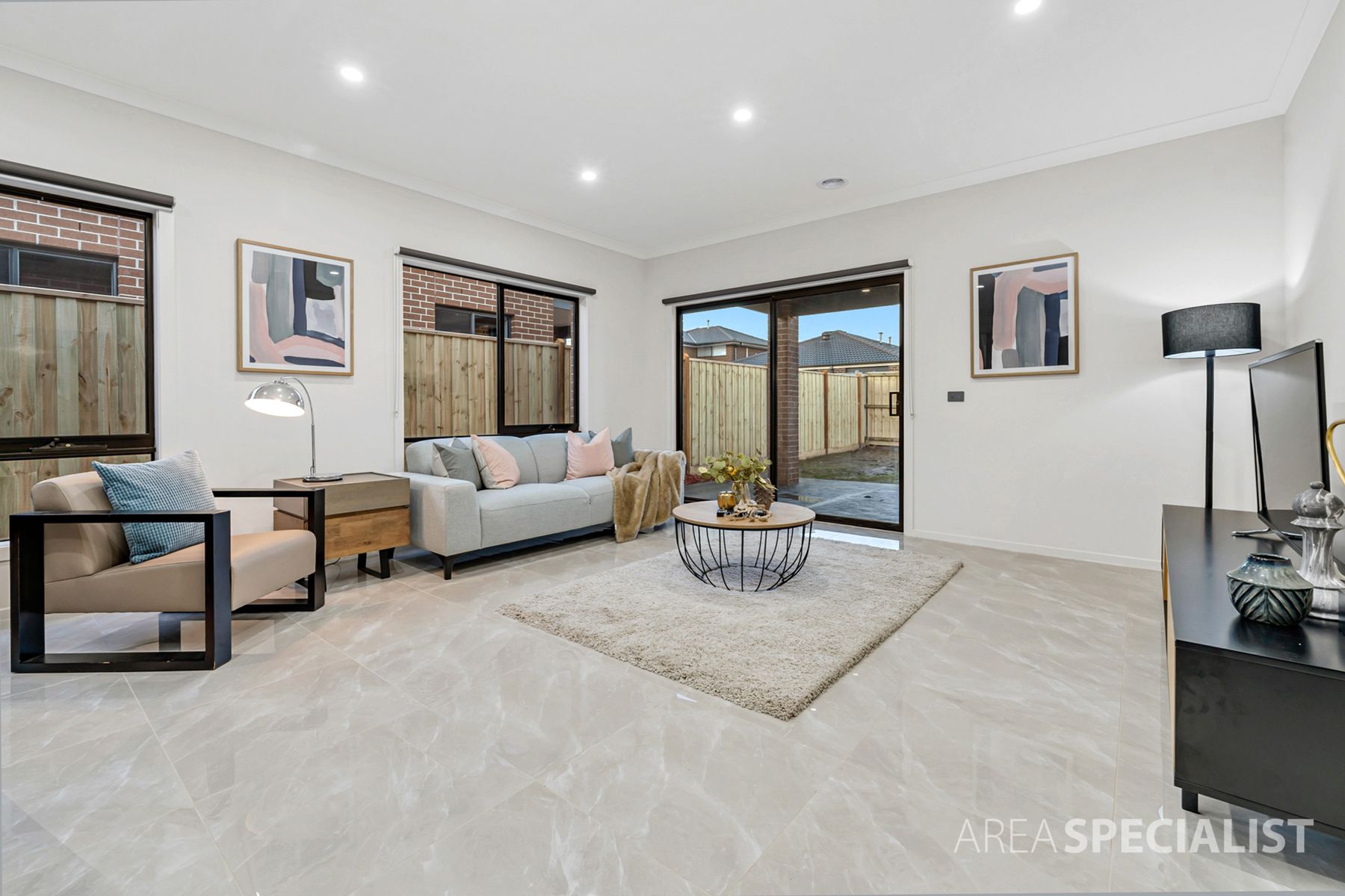 33 Jaylie Street, Clyde North, VIC 3978, Clyde North - Thumbnail 2