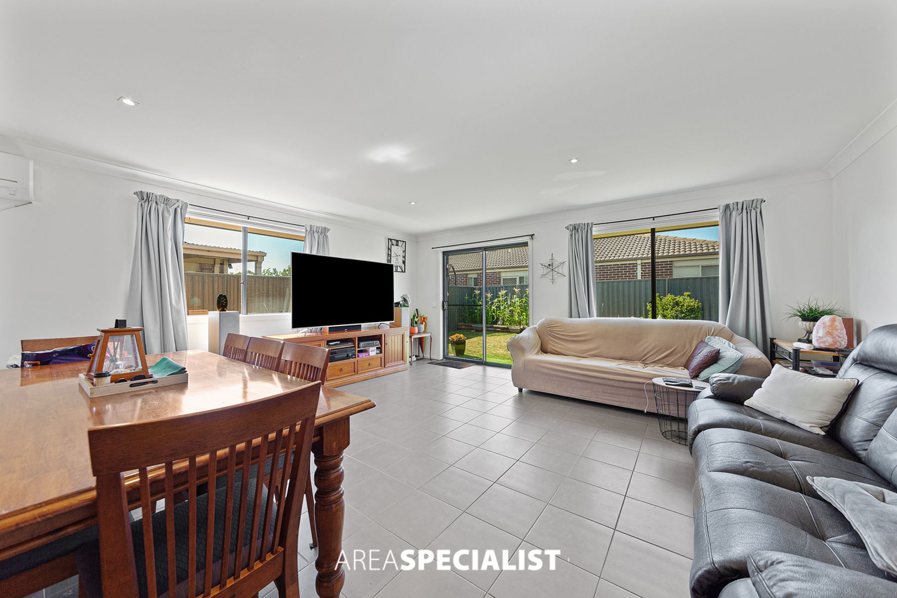 8 Orchard Valley Avenue, Pakenham, VIC 3810, Pakenham - Thumbnail 5