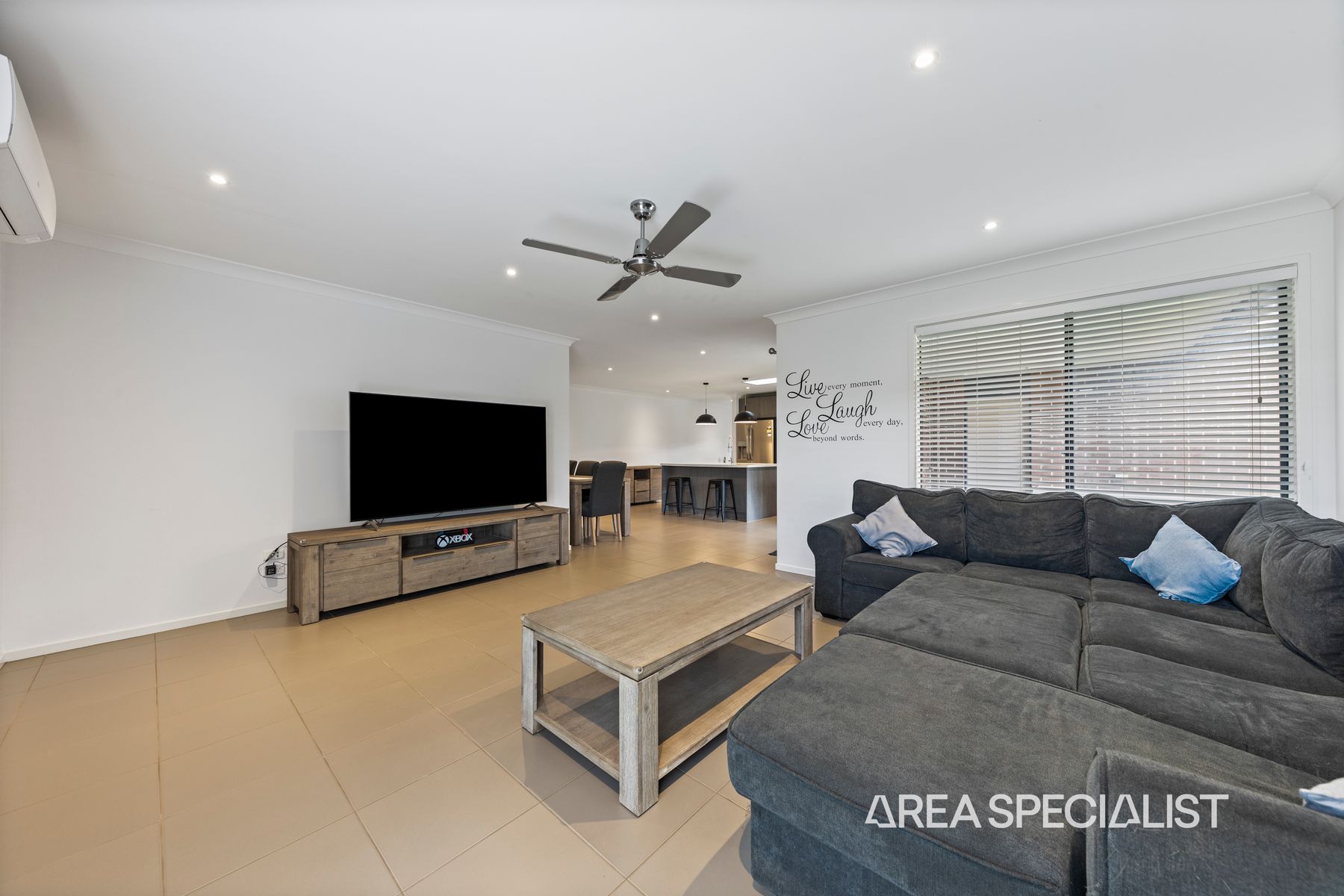 14 Eyre Place, Pakenham, VIC 3810, Pakenham - Thumbnail 5
