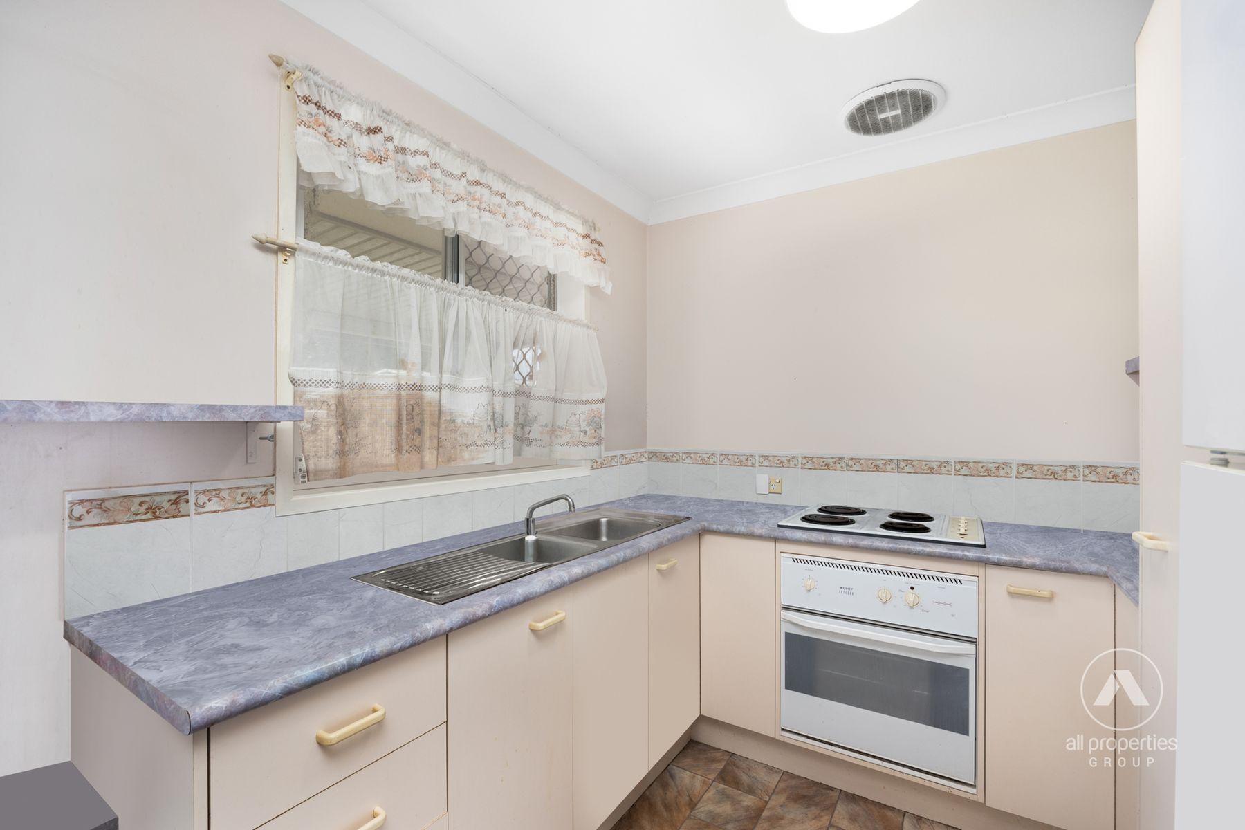 37 Cloverbrook Place, Carina QLD 4152, Carina - Thumbnail 3