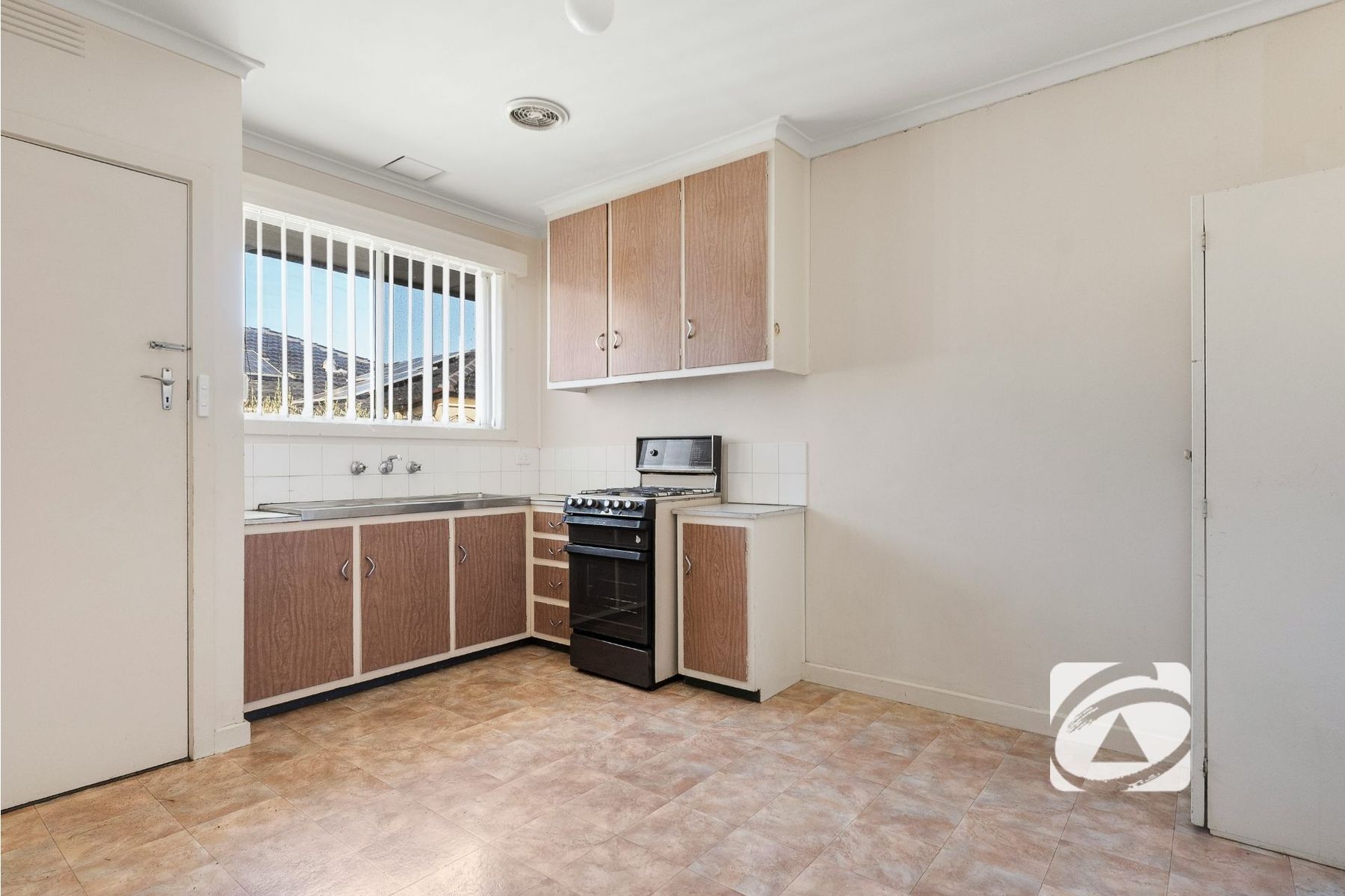 1-4/7 Macpherson Street, Dandenong VIC 3175, Dandenong - Thumbnail 4