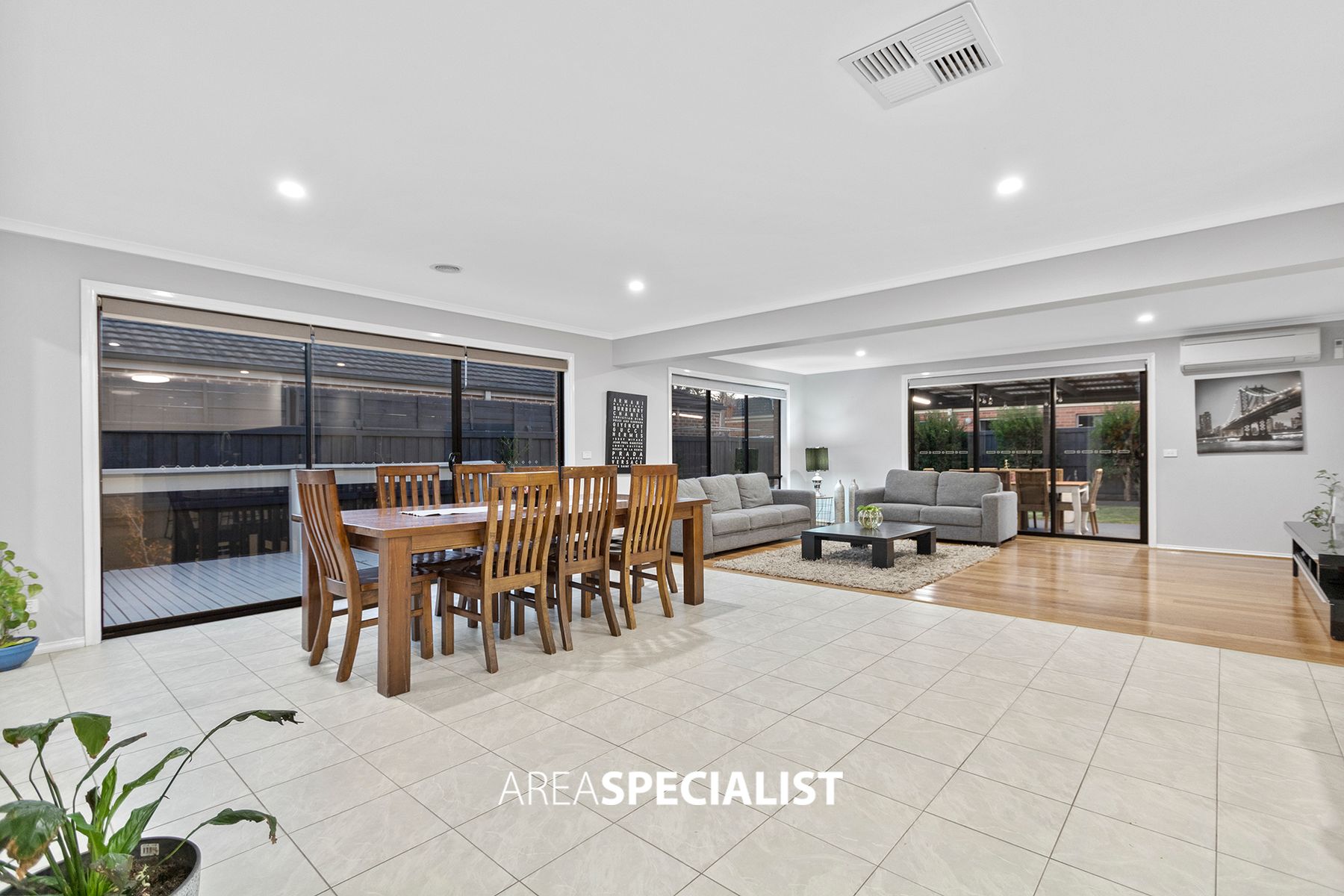 32 Sussex Avenue, Cranbourne North, VIC 3977, Cranbourne North - Thumbnail 5
