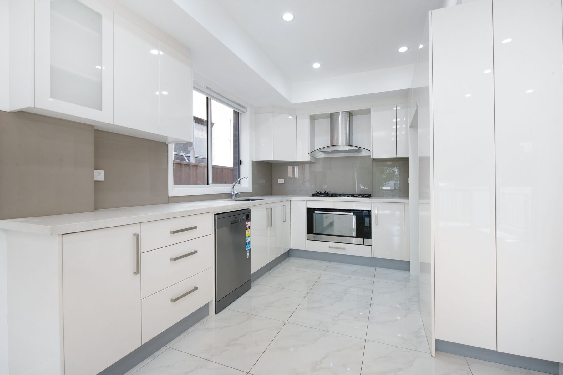 18 Hodgkinson Crescent, Panania NSW 2213, Panania - Thumbnail 2