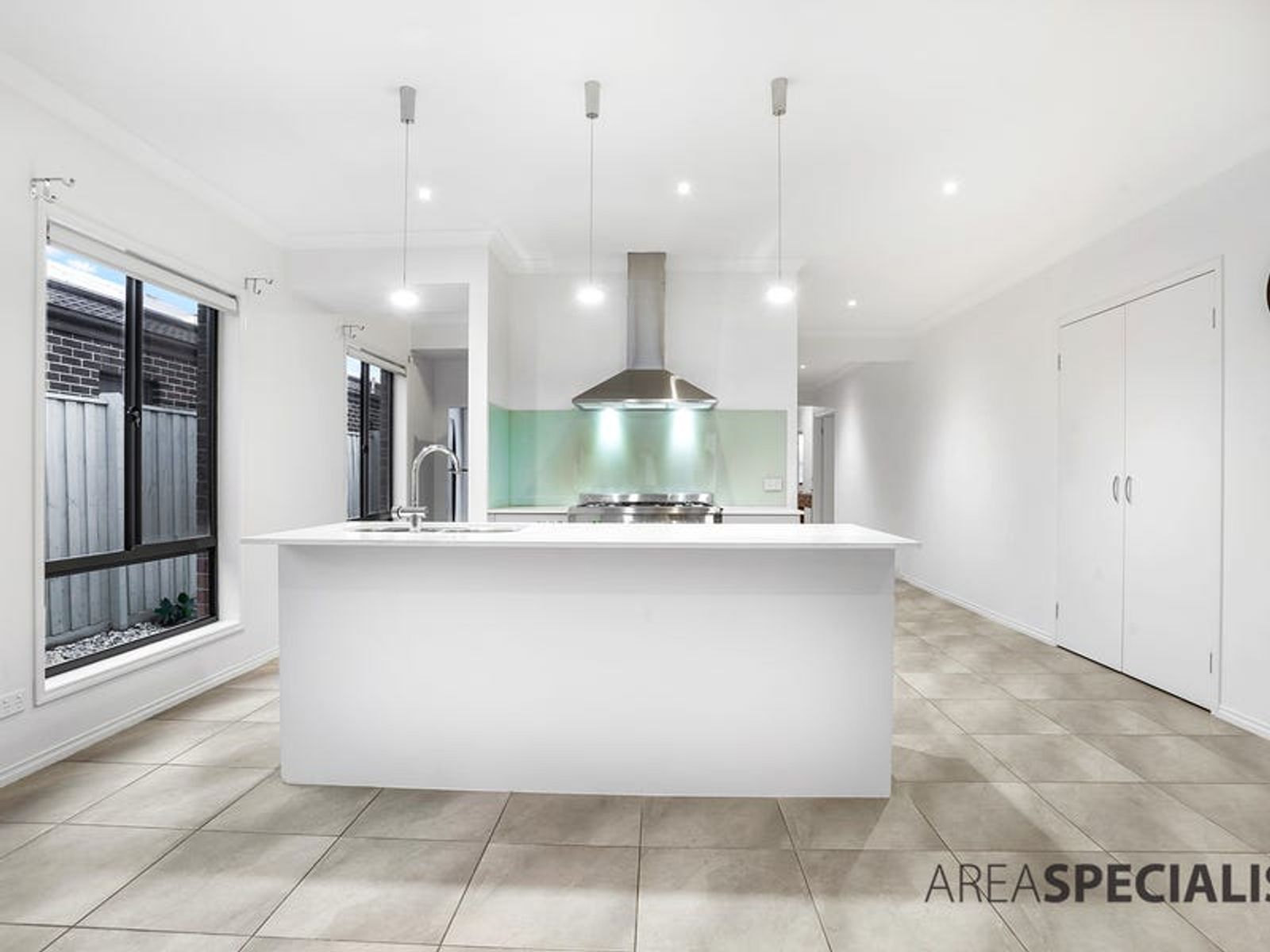 10 Lilydale Avenue, Clyde North, VIC 3978, Clyde North - Thumbnail 8