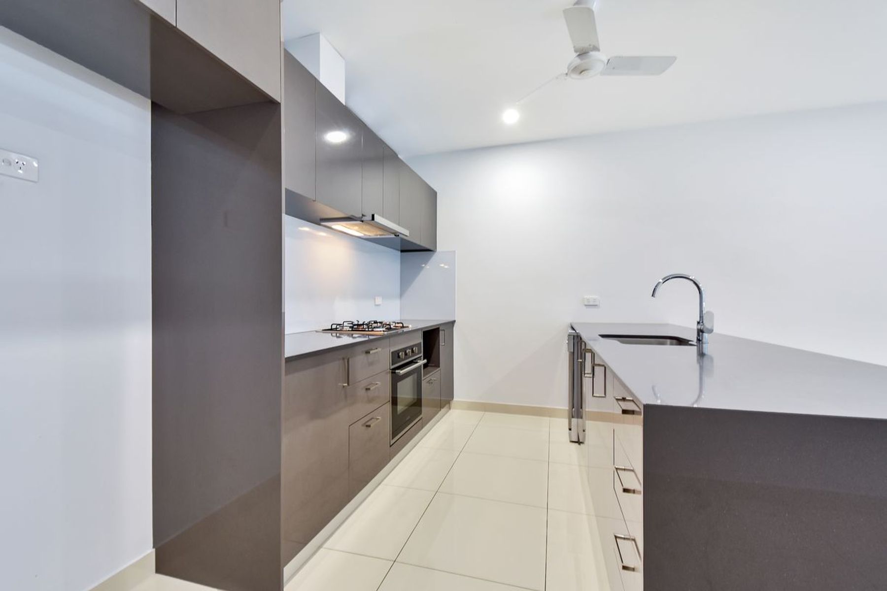 304/44 Woods Street, Darwin City NT 0800, Darwin City - Thumbnail 2