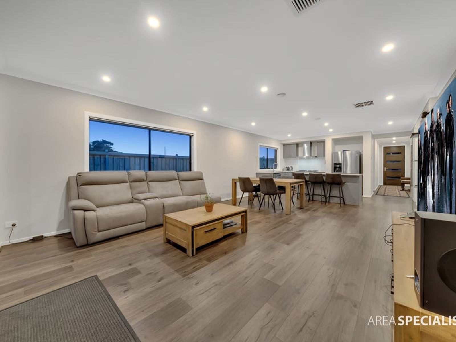 25 Gresall Street, Clyde North, VIC 3978, Clyde North - Thumbnail 4