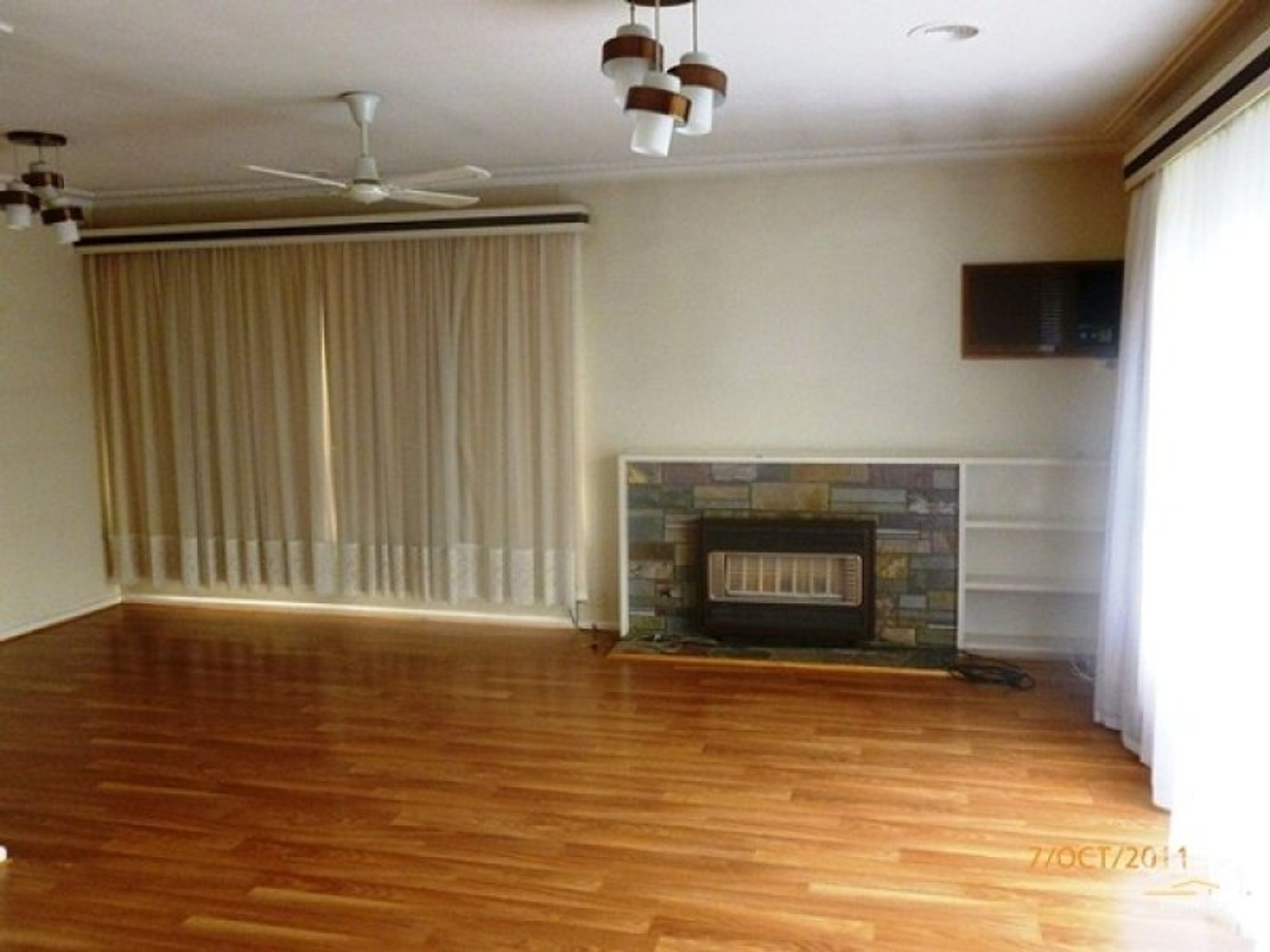 33 Diosma Drive,, Glen Waverley, VIC 3150, Glen Waverley - Thumbnail 2