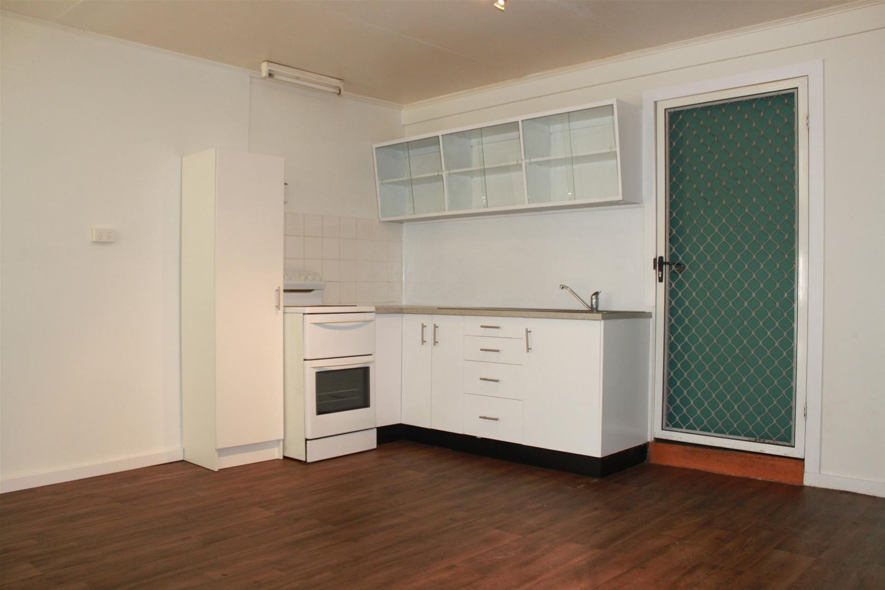 1/30 Langdon Street, Sarina QLD 4737, Sarina - Thumbnail 2