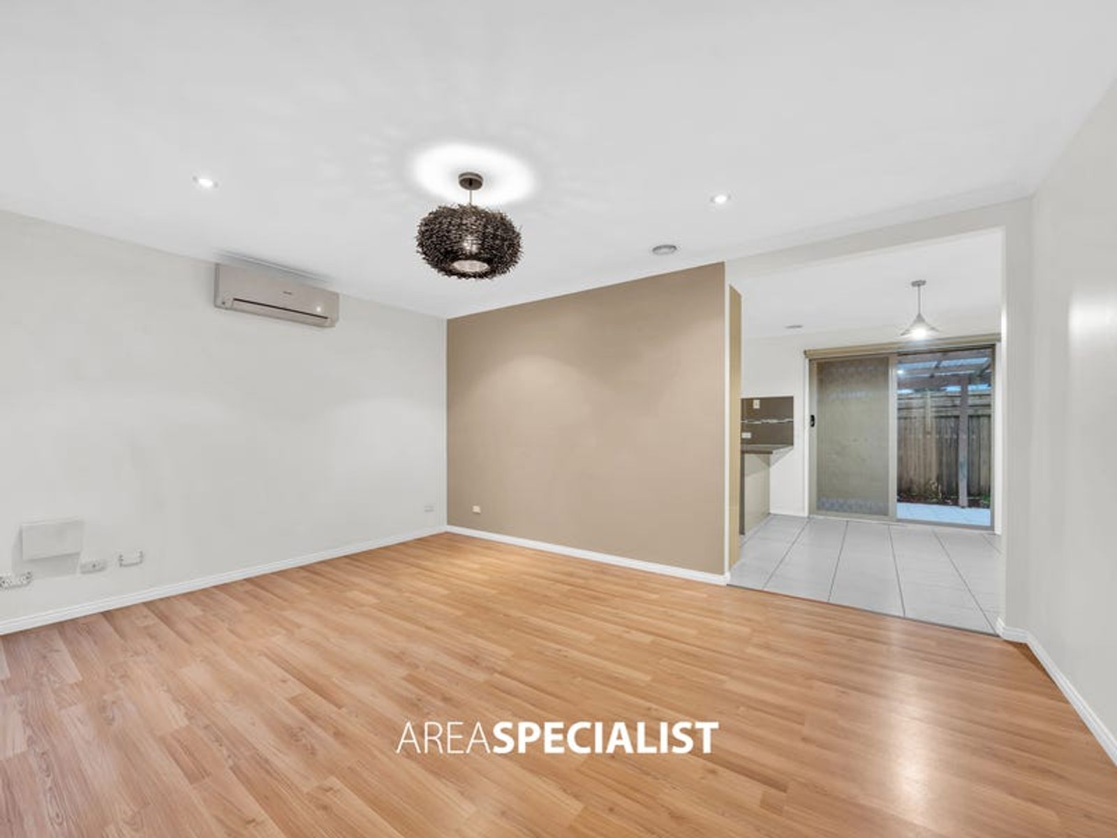 22 Caroline Crescent, Cranbourne West, VIC 3977, Cranbourne West - Thumbnail 2