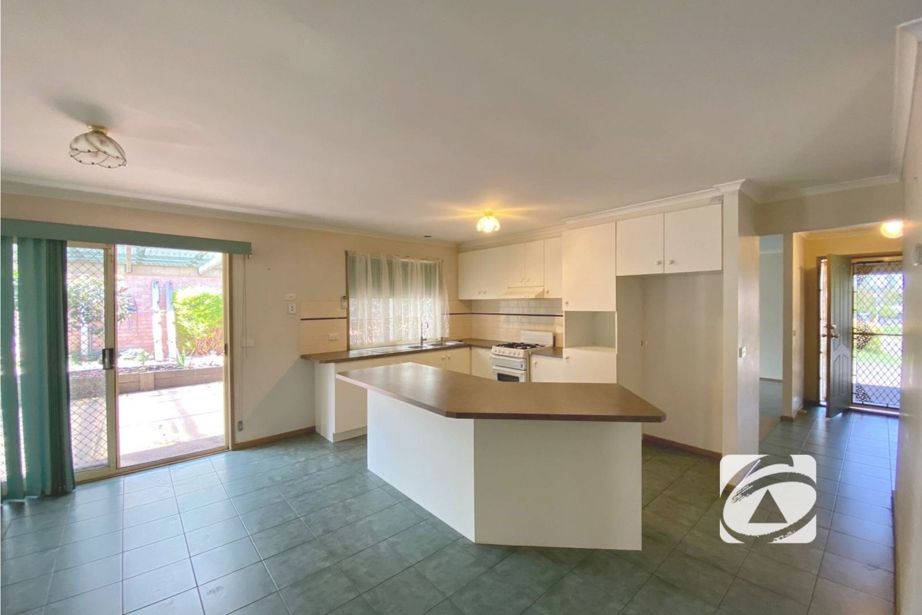 18 Browtop Road, Narre Warren VIC 3805, Narre Warren - Thumbnail 2