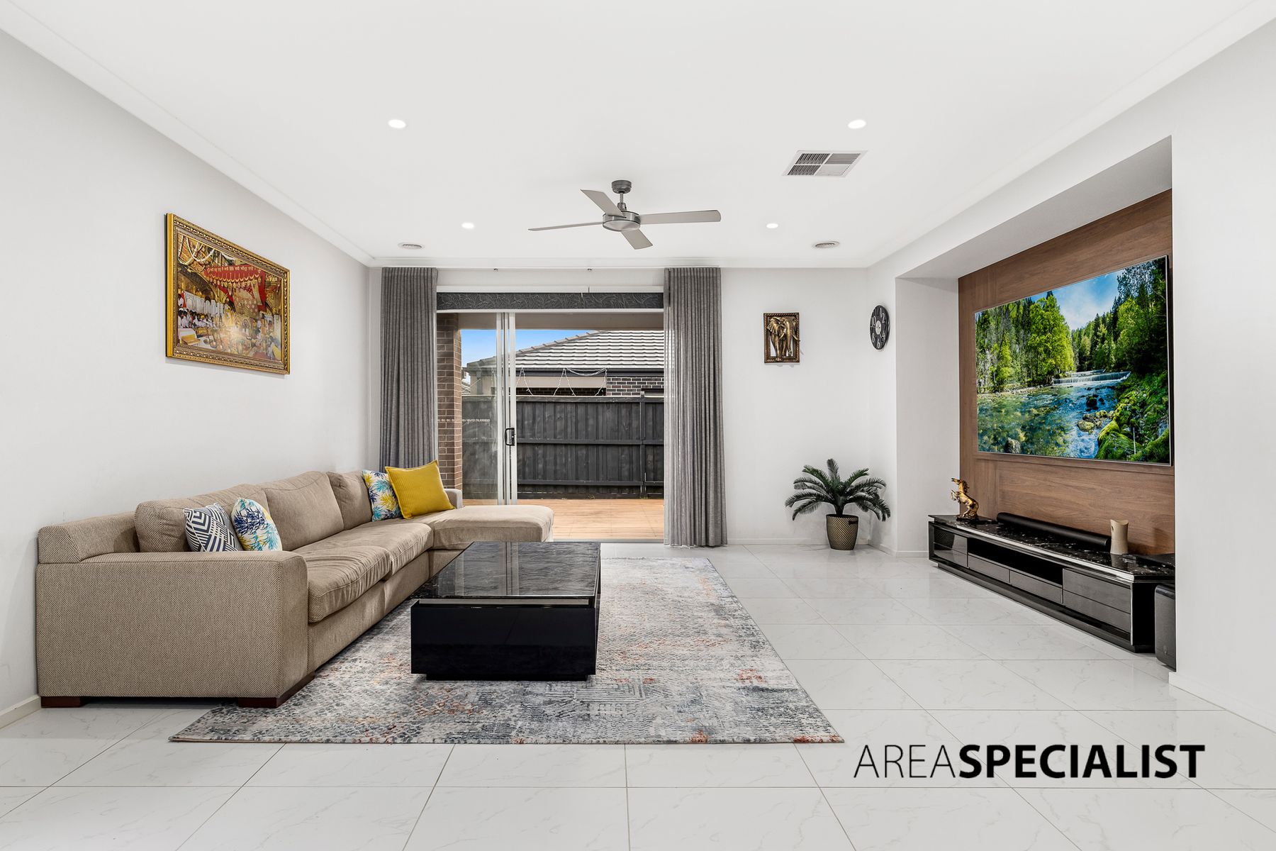 35 Bernardins Street, Clyde North, VIC 3978, Clyde North - Thumbnail 3