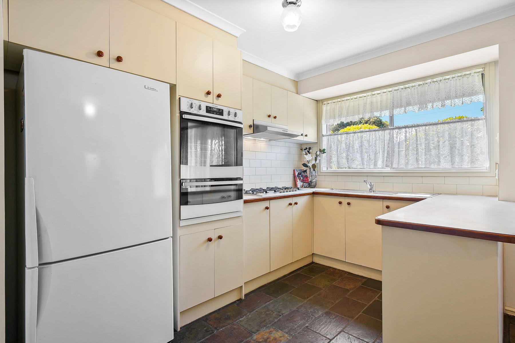 2 Treeby Court, Springvale South, VIC 3172, Springvale South - Thumbnail 5