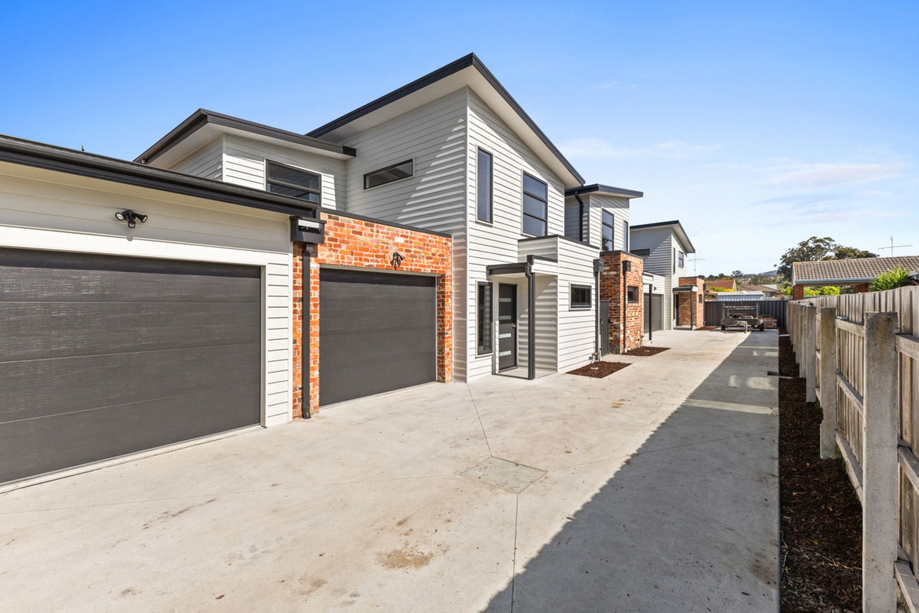 2/11 Hawker Street, Moe VIC 3825, Moe - Image 1