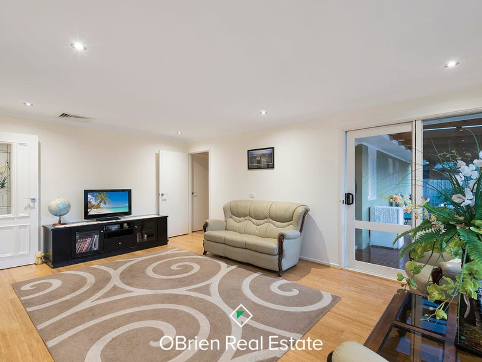 25 Haverstock Hill Close, Endeavour Hills, VIC 3802, Endeavour Hills - Thumbnail 2