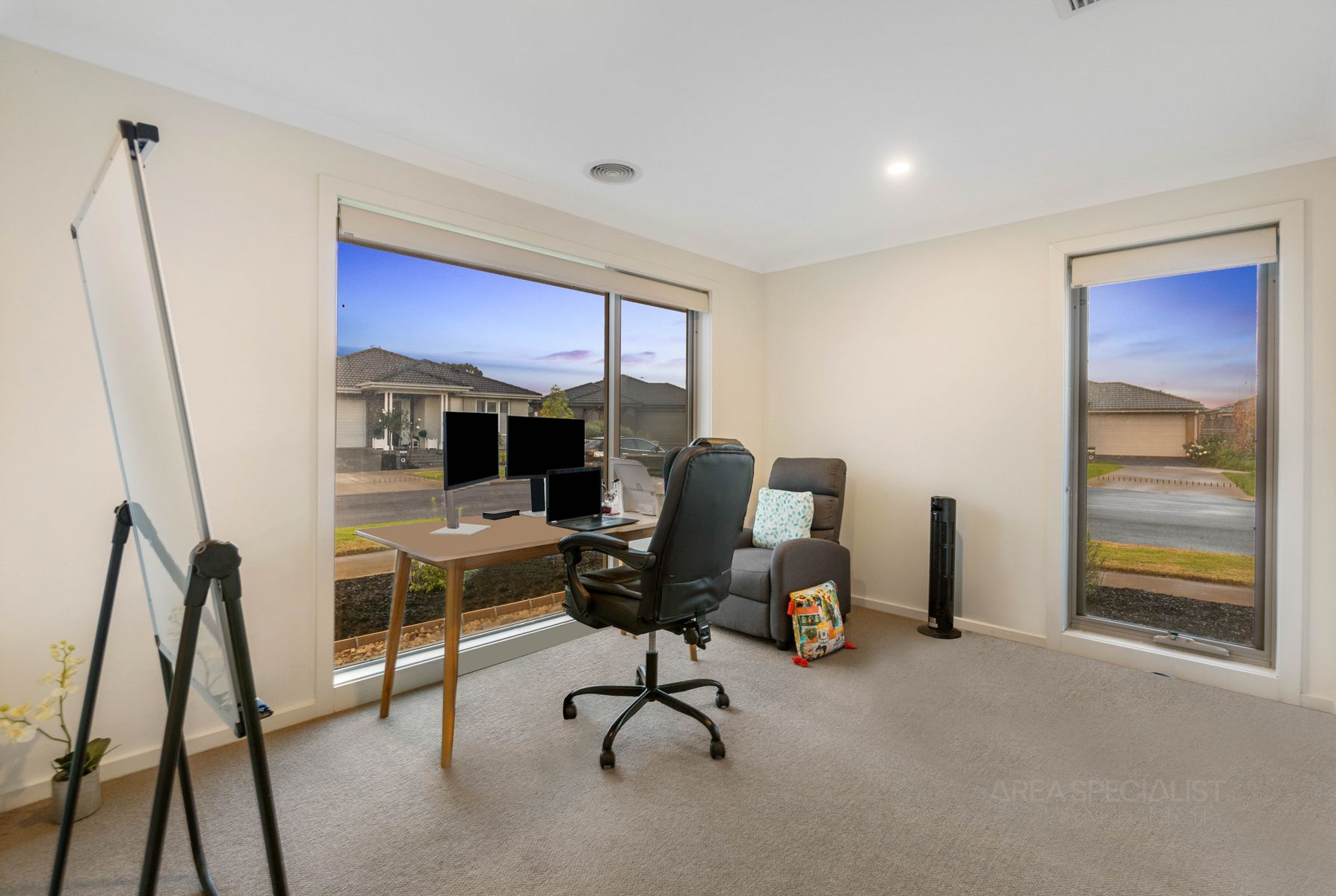 8 Buckland Circuit, Werribee, VIC 3030, Werribee - Thumbnail 4