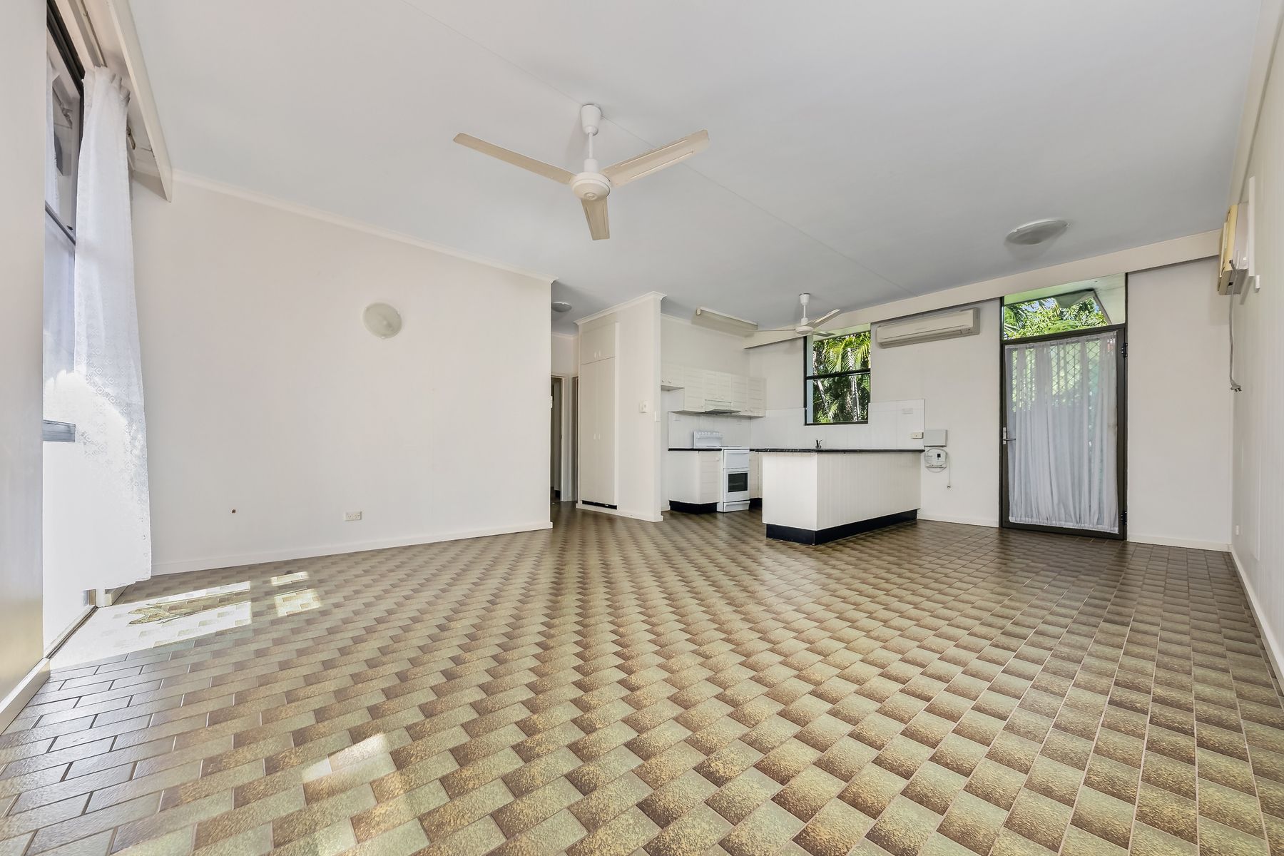 2/10 Sandalwood Street, Nightcliff NT 0810, Nightcliff - Thumbnail 4