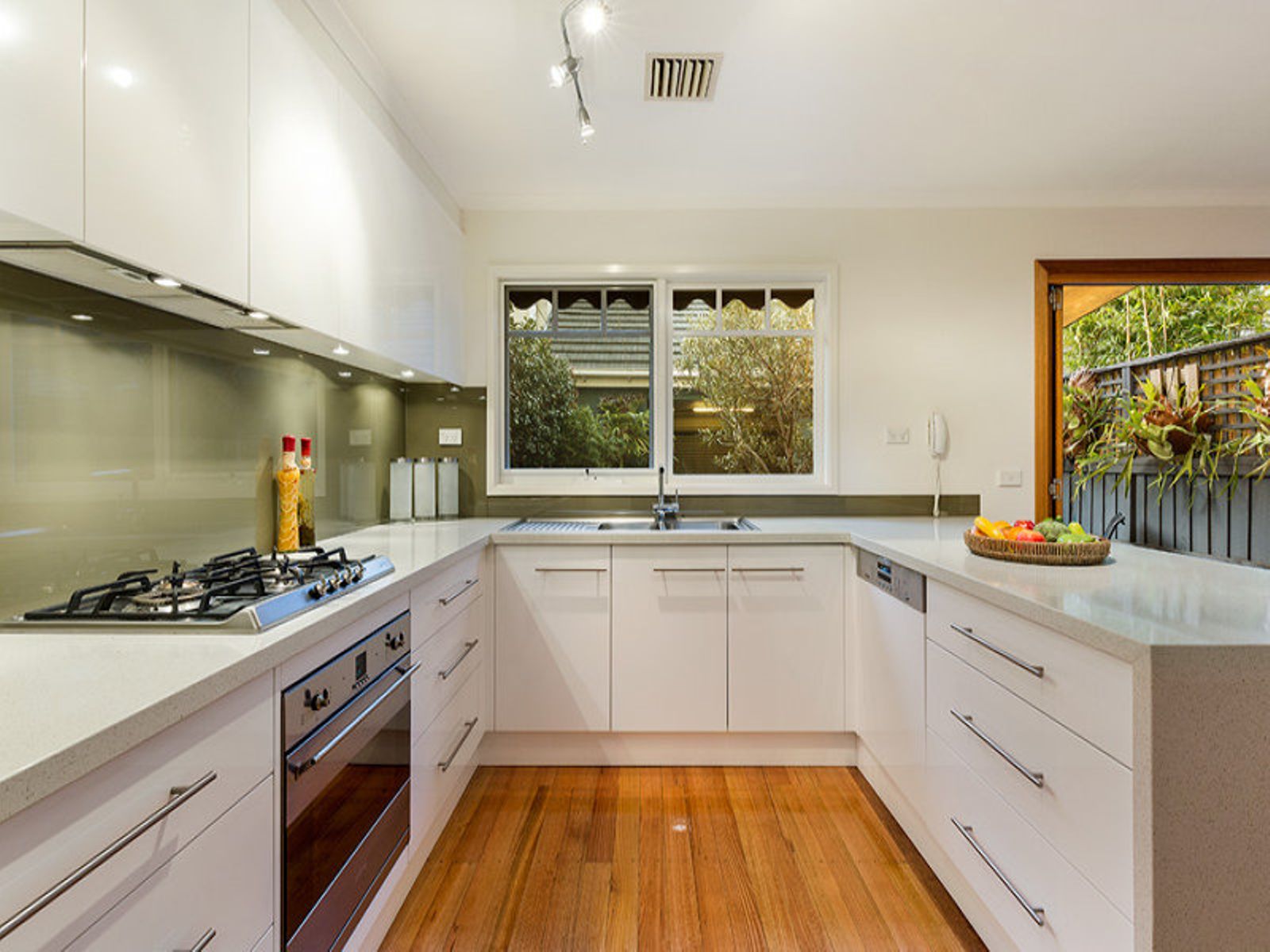22 Peppercorn Walk, Kensington - Thumbnail 3