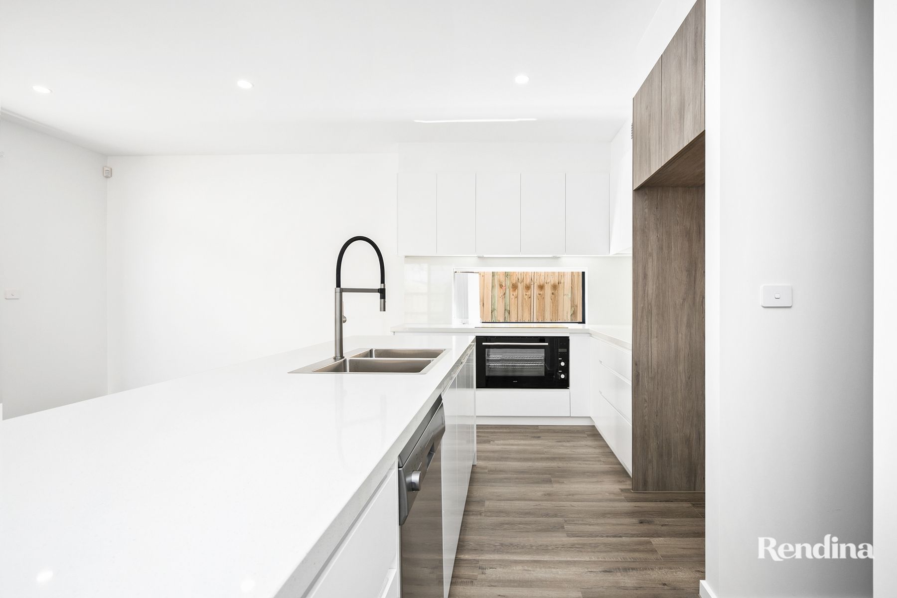 24 Normanby Boulevard, Bonnie Brook - Thumbnail 3