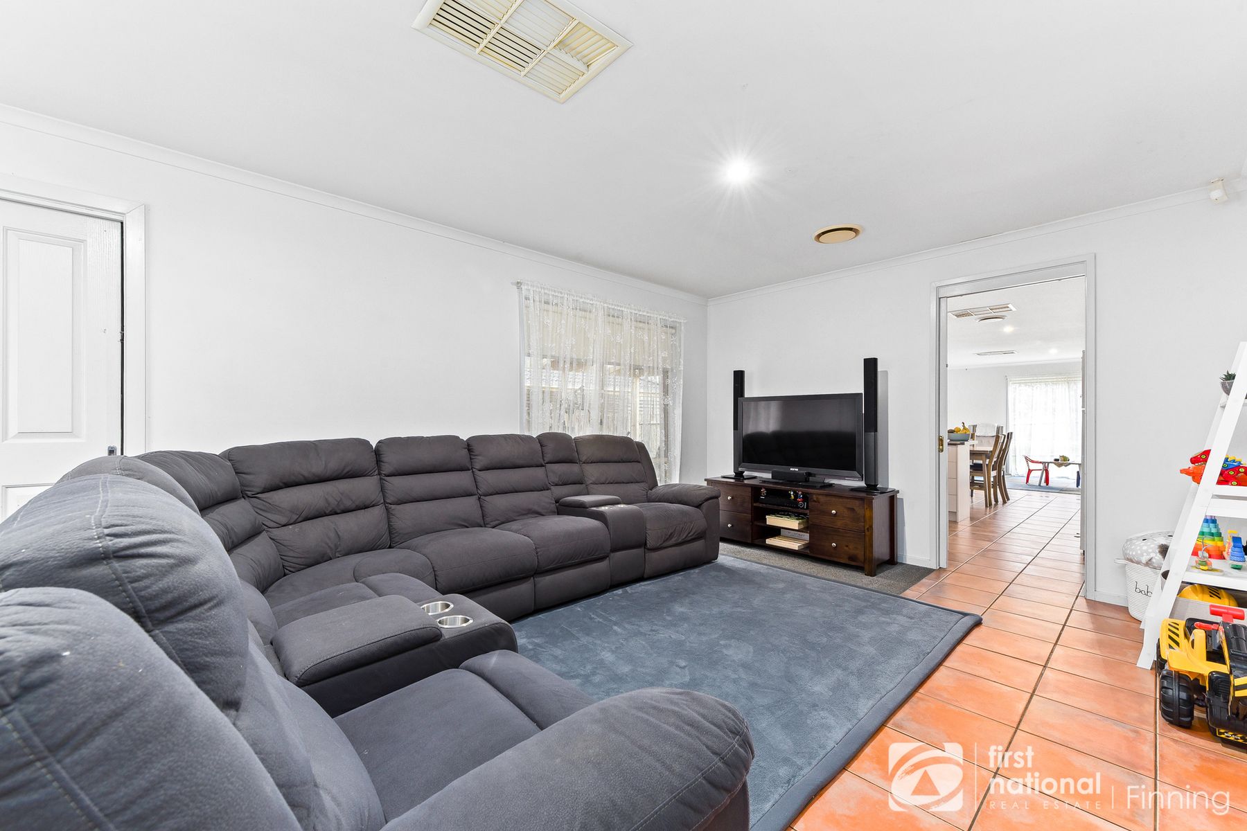 32 Raffindale Crescent, Cranbourne VIC 3977, Cranbourne - Thumbnail 5