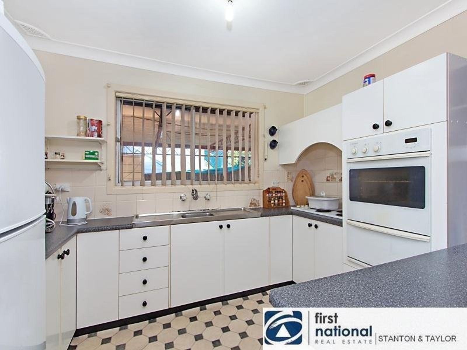 21 Balmoral Drive, Cambridge Park - Thumbnail 2
