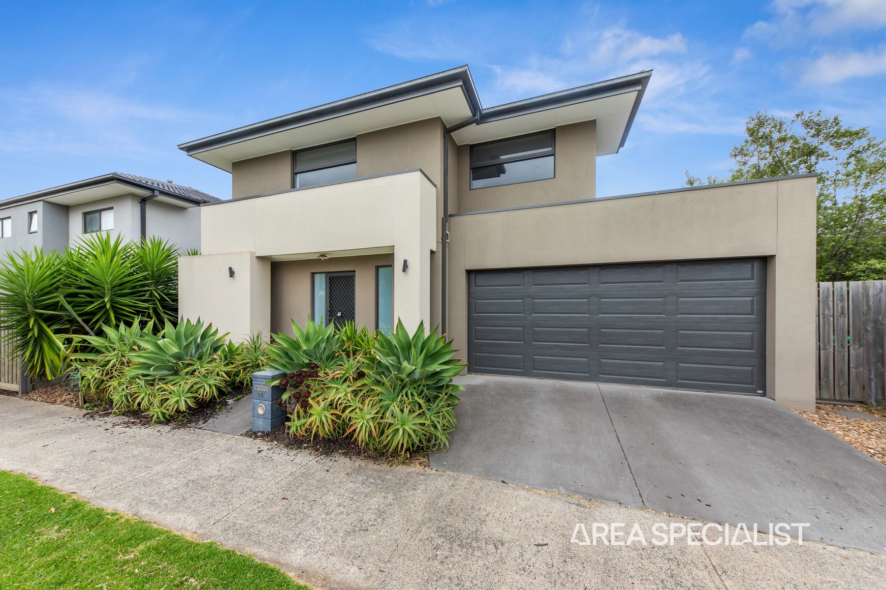 16 Mossey Crescent, Cranbourne East, VIC 3977, Cranbourne East - Thumbnail 3