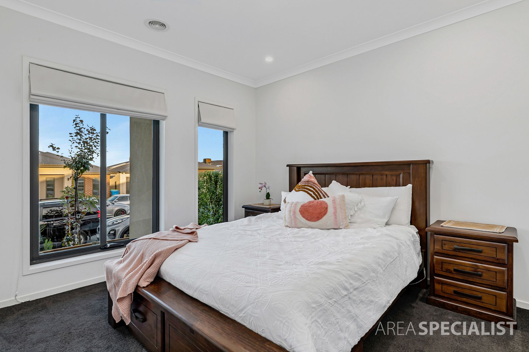 18 Dargle Way, Clyde North, VIC 3978, Clyde North - Thumbnail 3