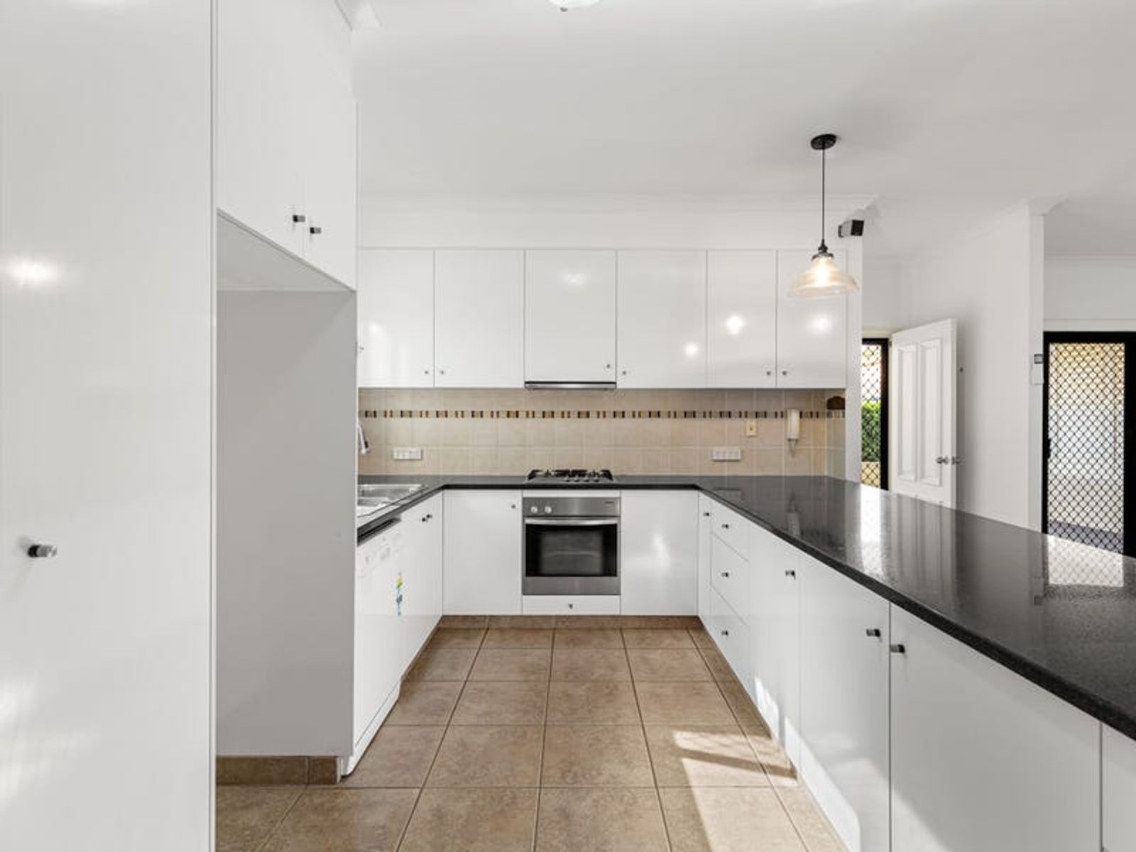 11/224 Herries Street, Newtown QLD 4350, Newtown - Thumbnail 2