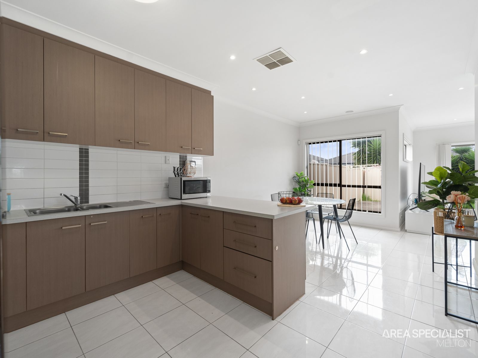 2/29 Lady Penrhyn Drive, Harkness, VIC 3337, Harkness - Thumbnail 3