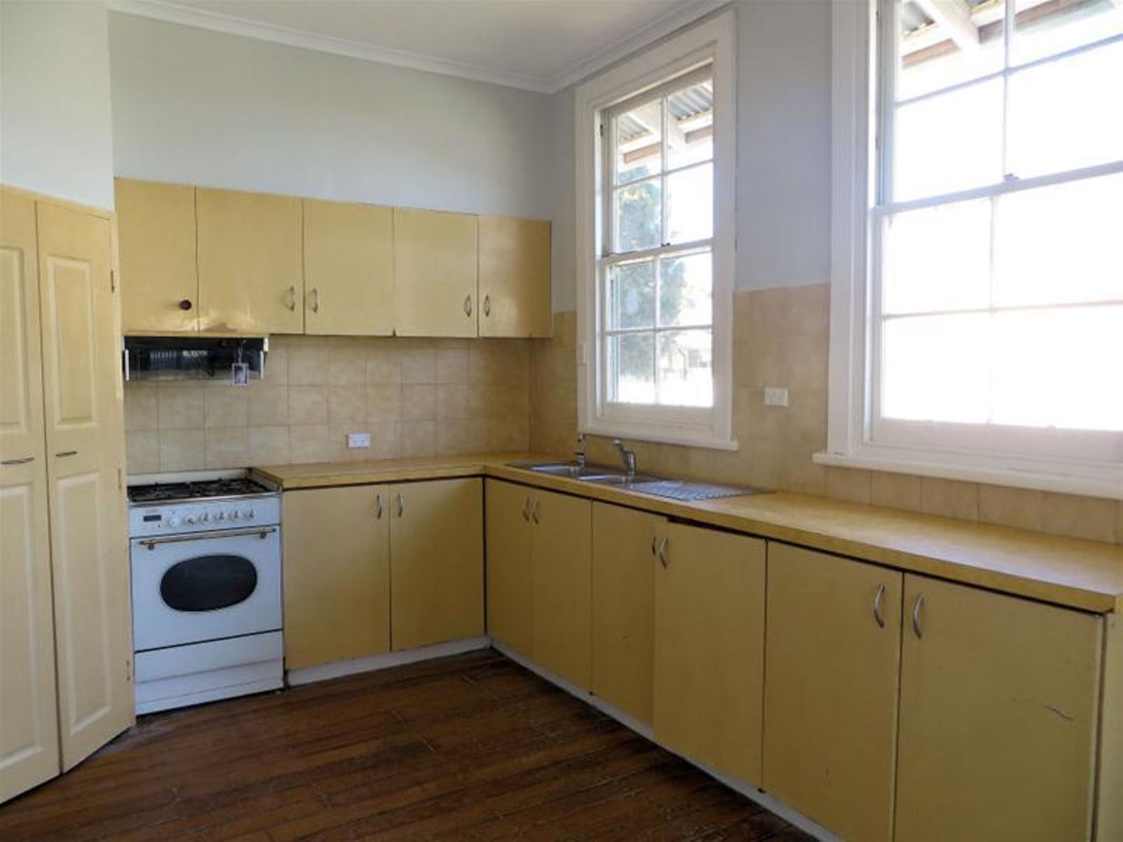 409 Dairtnunk Avenue, Cardross - Thumbnail 3