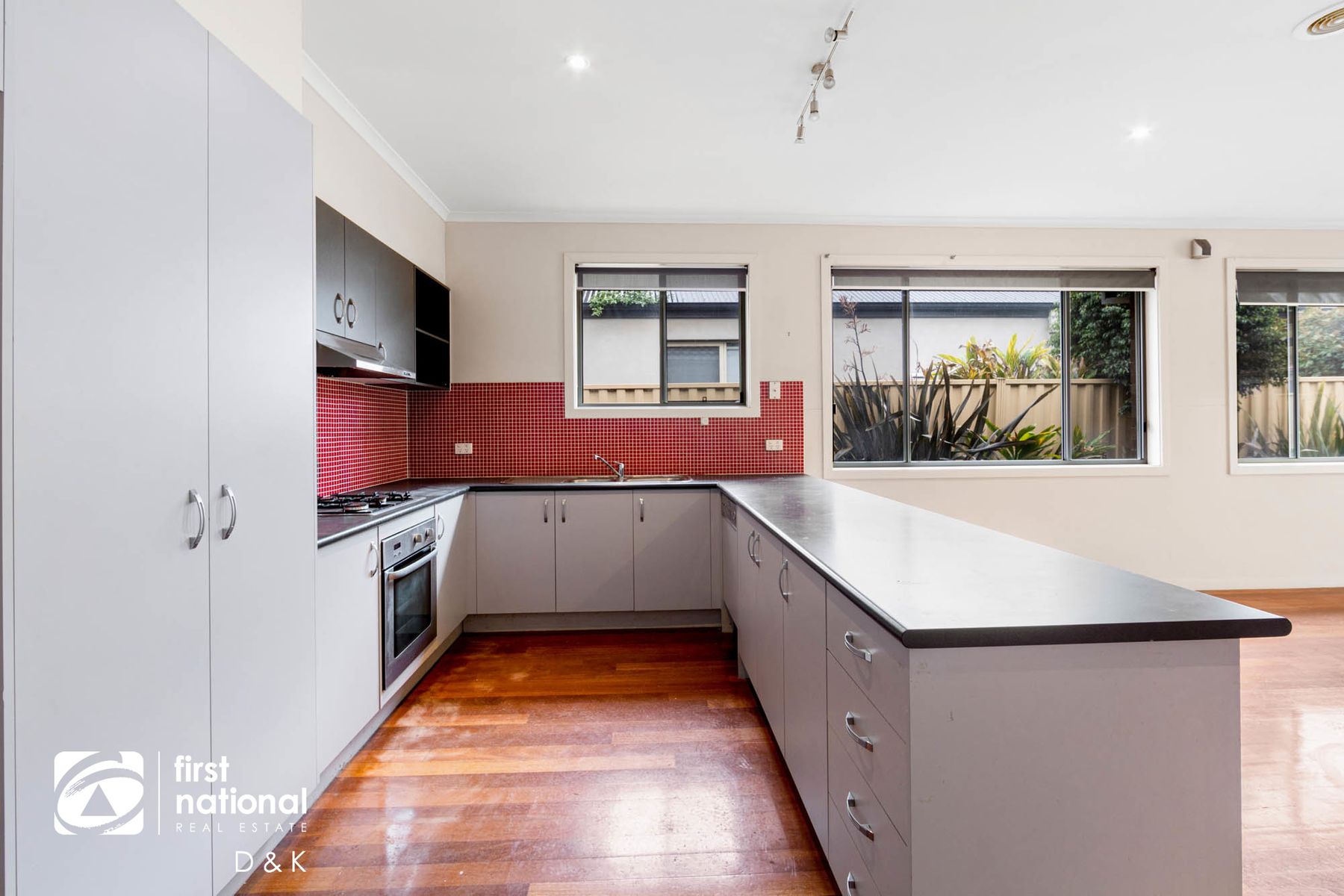 33 The Avenue, Caroline Springs VIC 3023, Caroline Springs - Thumbnail 3