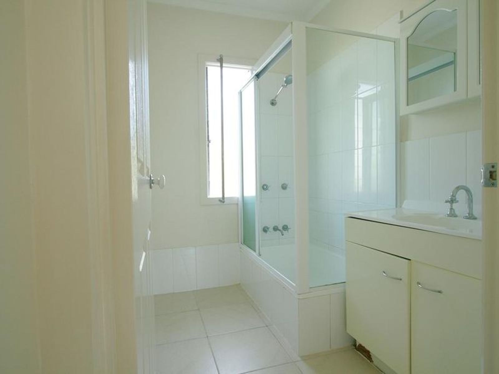 128 Pohlman Street, Southport QLD 4215, Southport - Thumbnail 8