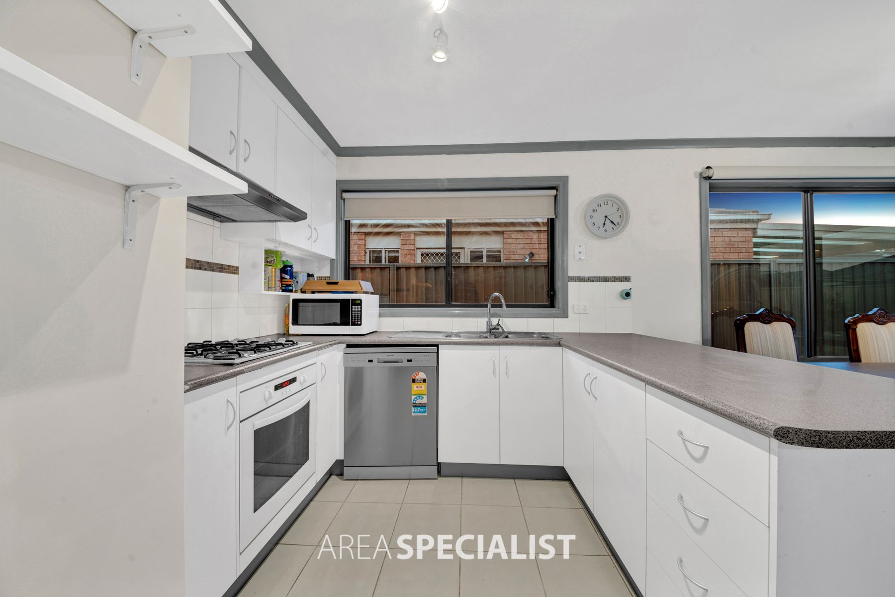28 Mossman Drive, Cranbourne East, VIC 3977, Cranbourne East - Thumbnail 5