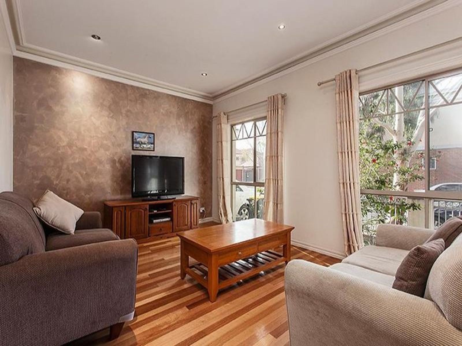 6 Fairbairn Drive, Kensington - Thumbnail 3