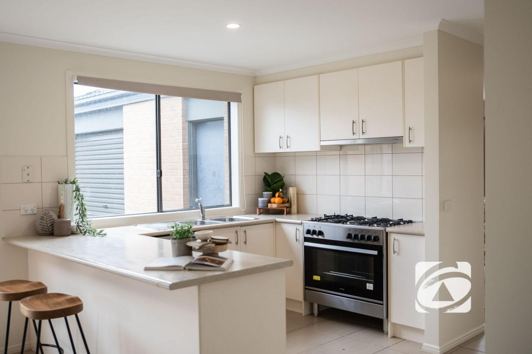 7 Doonie Way, Pakenham VIC 3810, Pakenham - Thumbnail 2