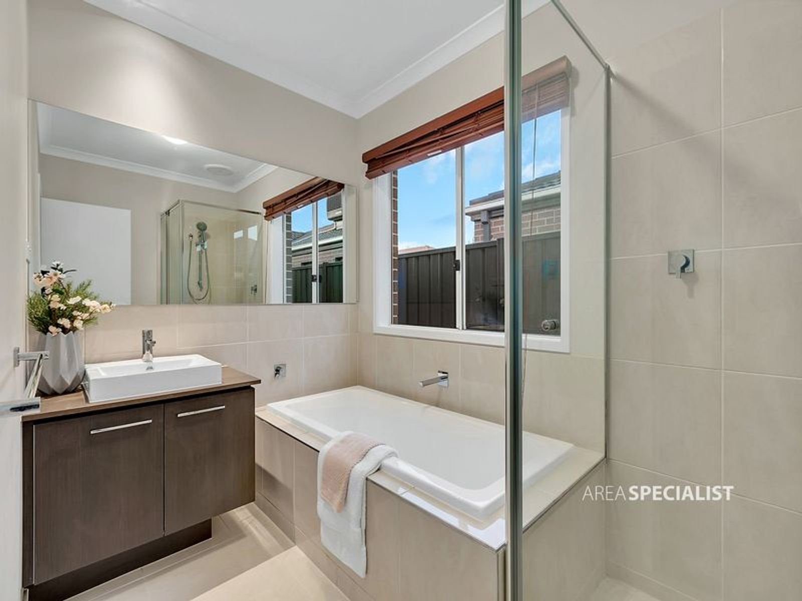 10 Bacchus Road, Cranbourne West, VIC 3977, Cranbourne West - Thumbnail 7
