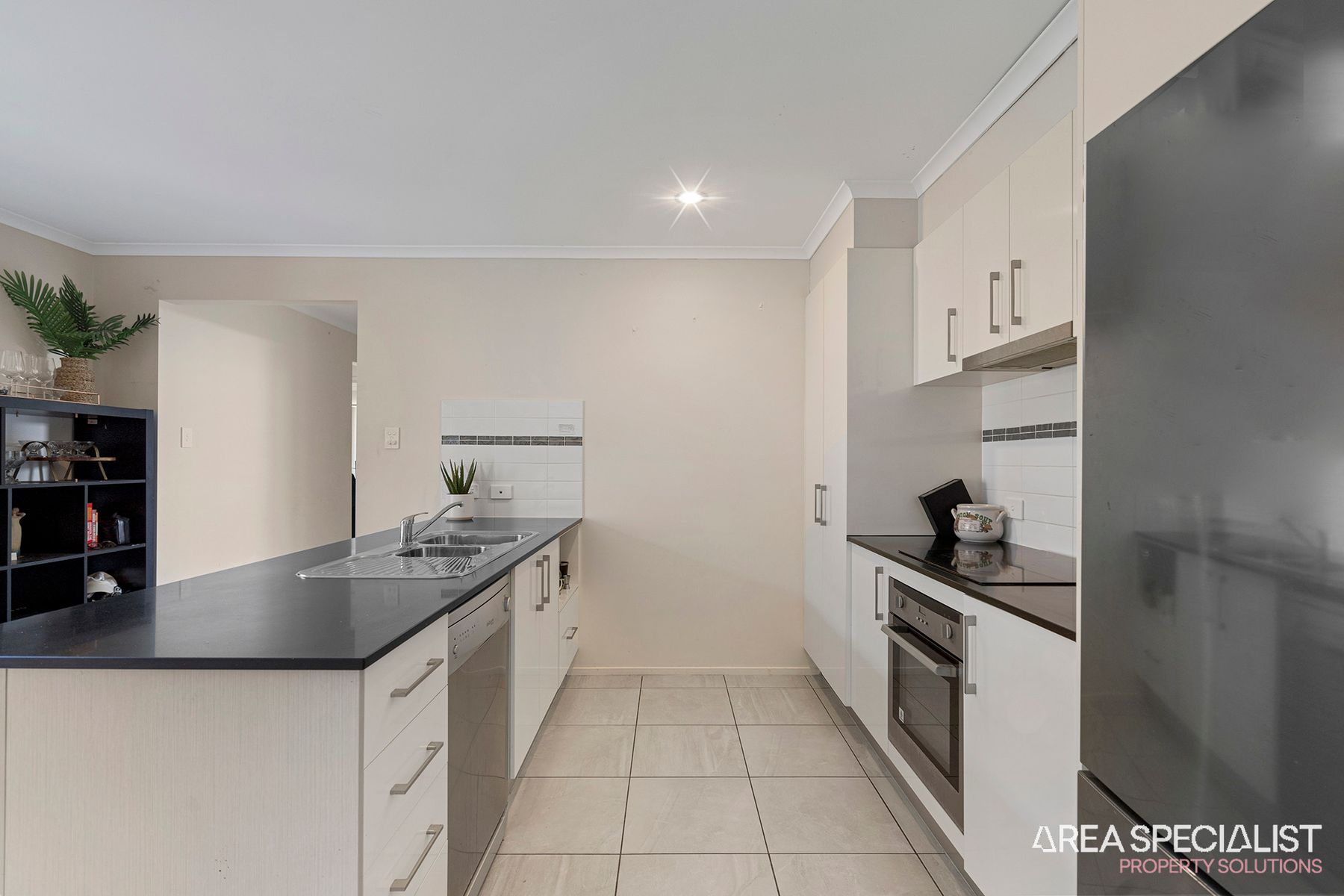 30 Lamington Drive, Redbank Plains, QLD 4301, Redbank Plains - Thumbnail 2