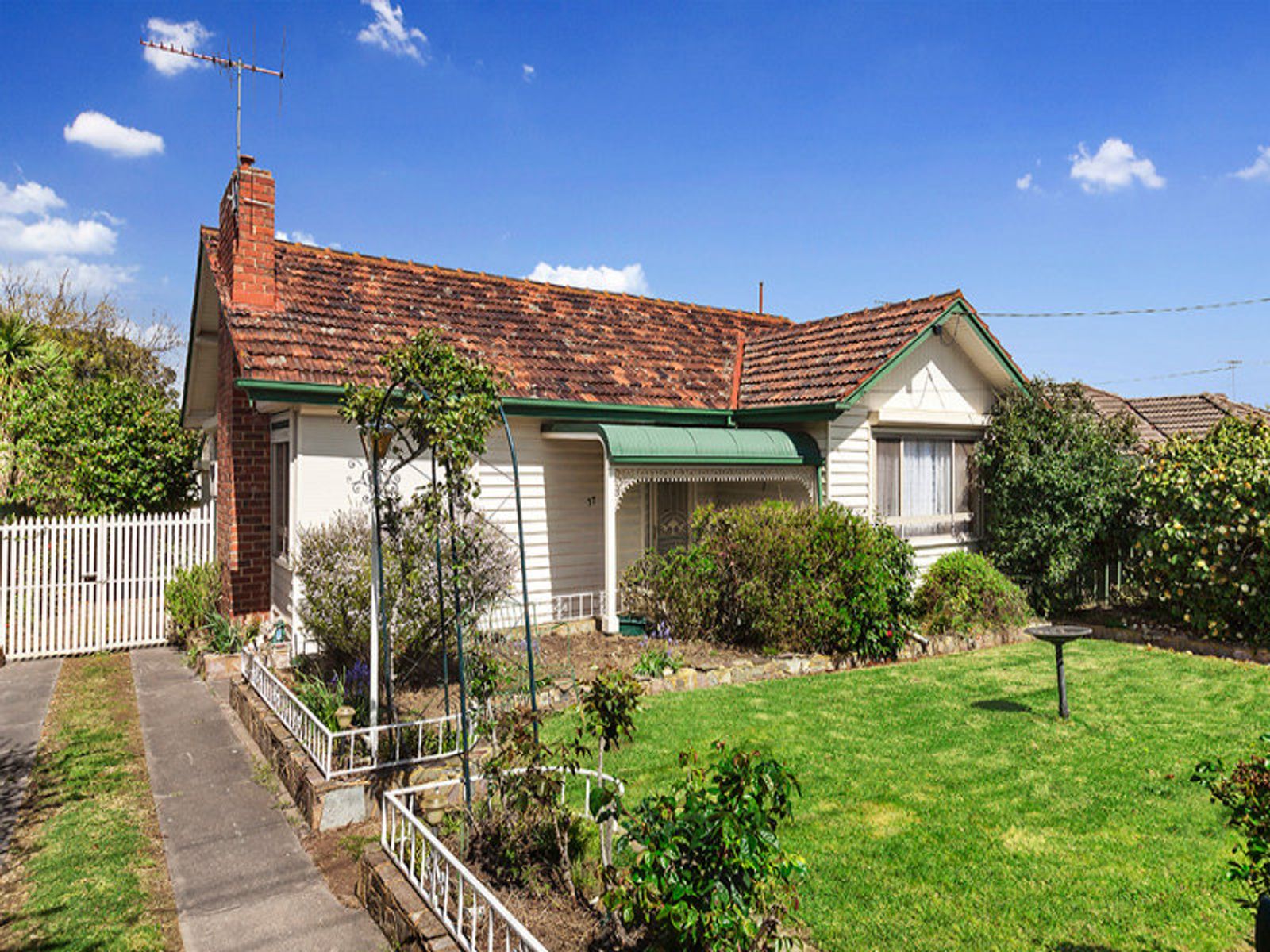 37 Loongana Avenue, Glenroy - Thumbnail 3
