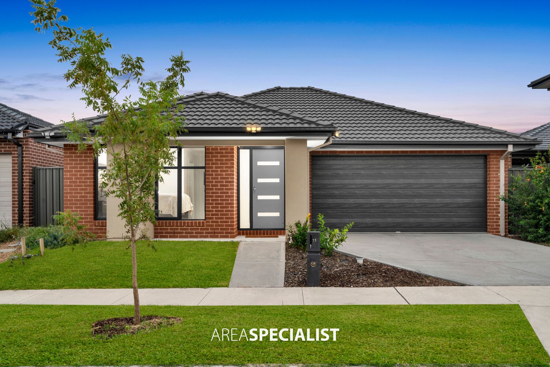 11 Carnelian Circuit, Clyde North, Clyde North - Image 1