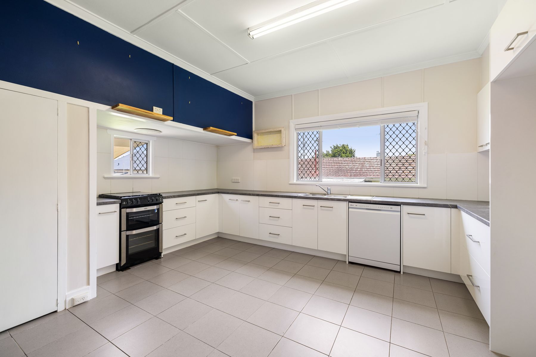 737 Ruthven Street, South Toowoomba QLD 4350, South Toowoomba - Thumbnail 5