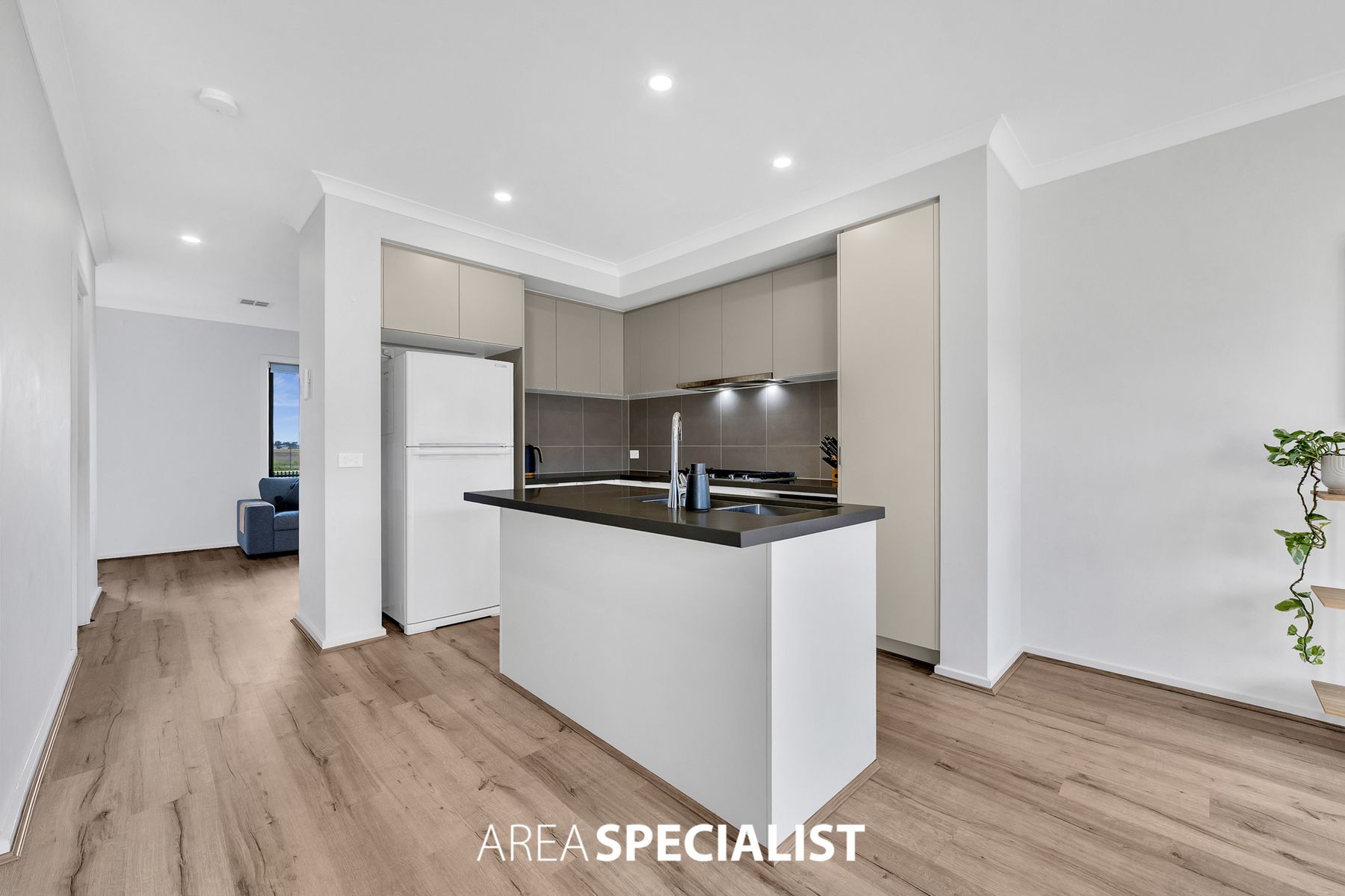 6 Gaolao Walk, Clyde North, VIC 3978, Clyde North - Thumbnail 4