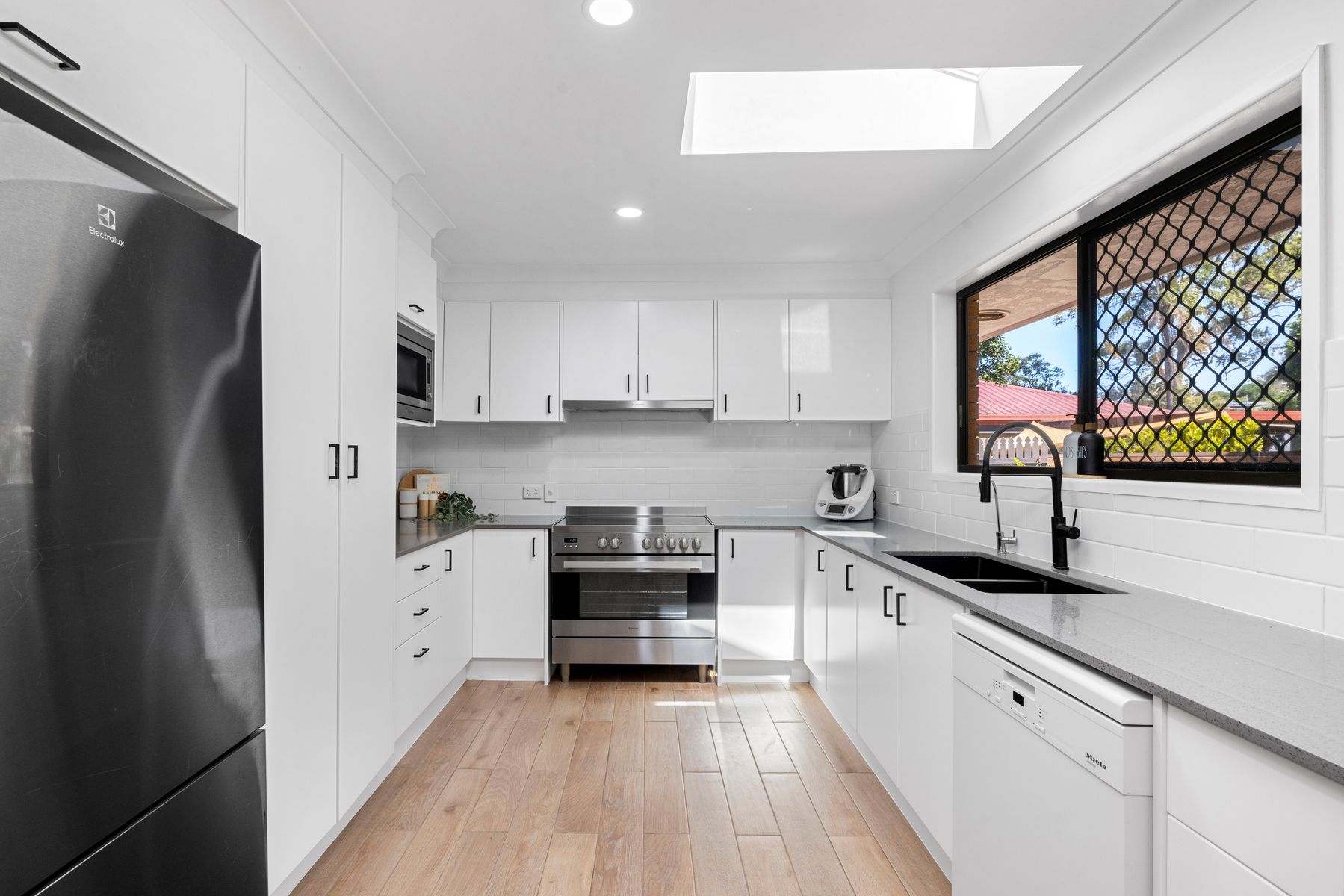 16 Lawson Street, Capalaba QLD 4157, Capalaba - Thumbnail 8