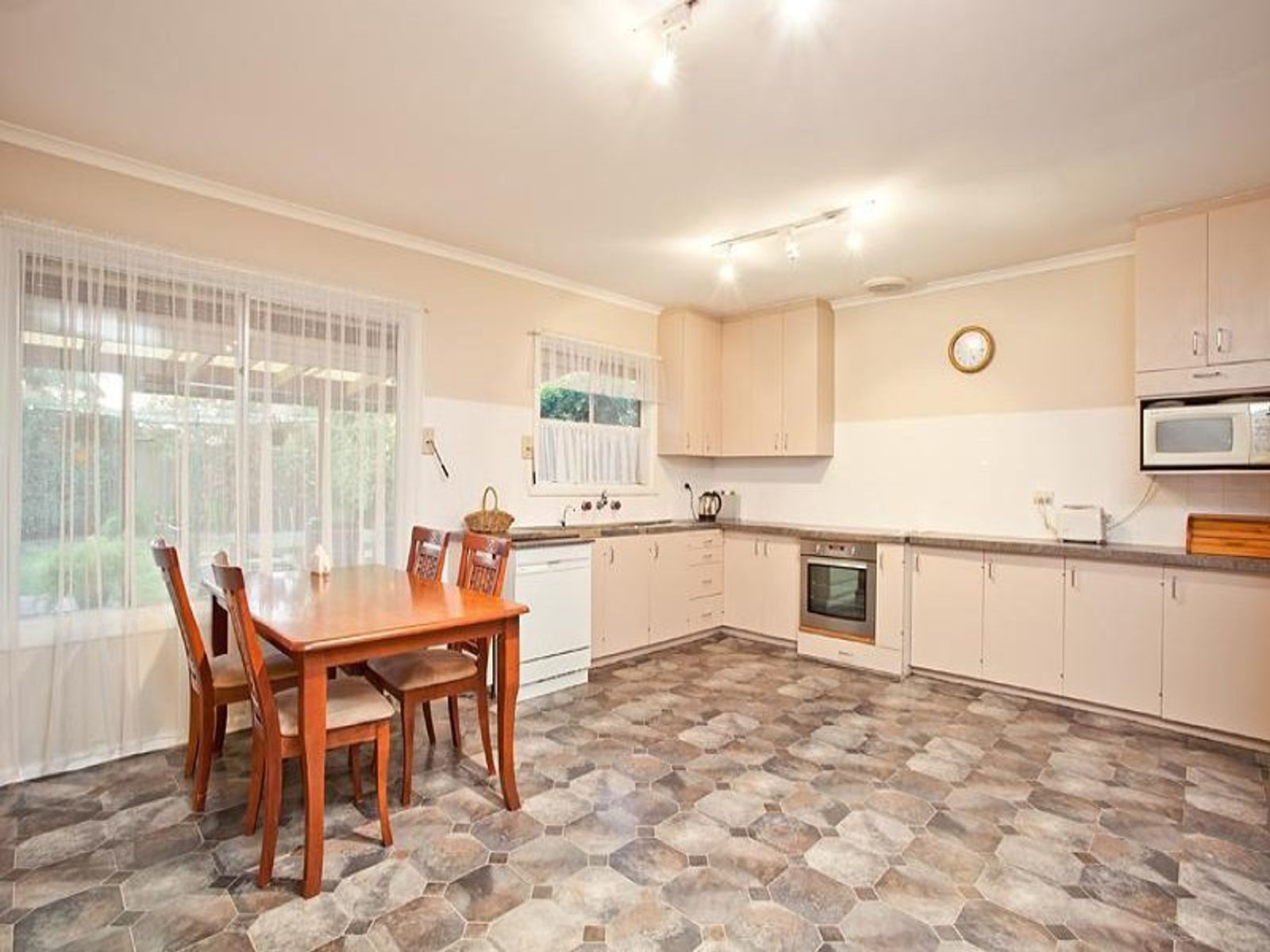 16 Stanhope St, West Footscray - Thumbnail 7