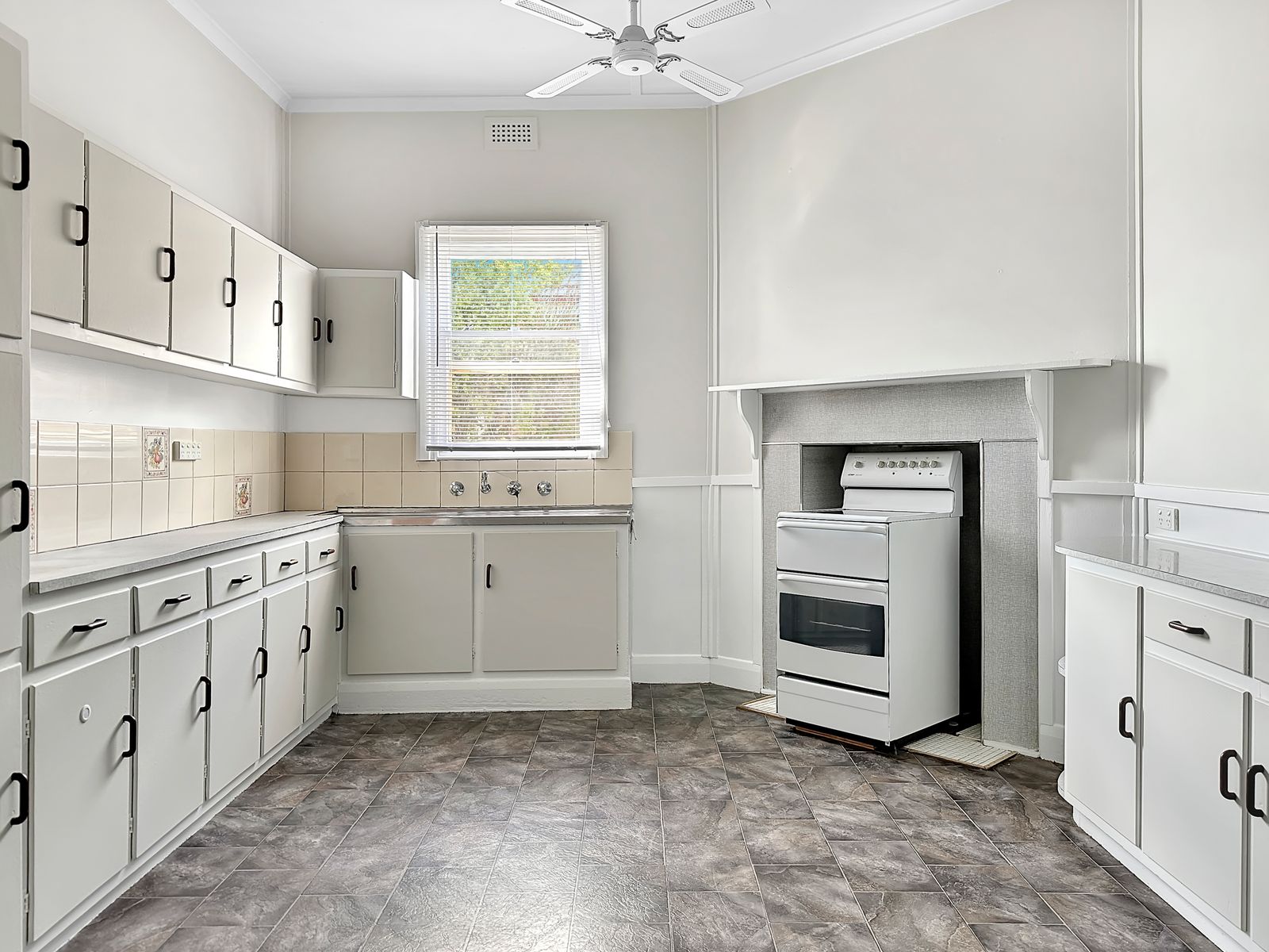 36 Newton Street, Maryborough VIC 3465, Maryborough - Thumbnail 2