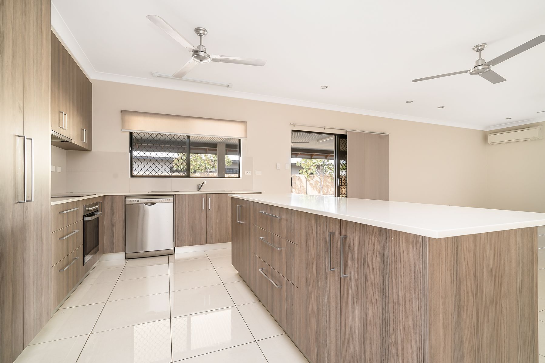 16 Antoninus Street, Bellamack NT 0832, Bellamack - Thumbnail 2