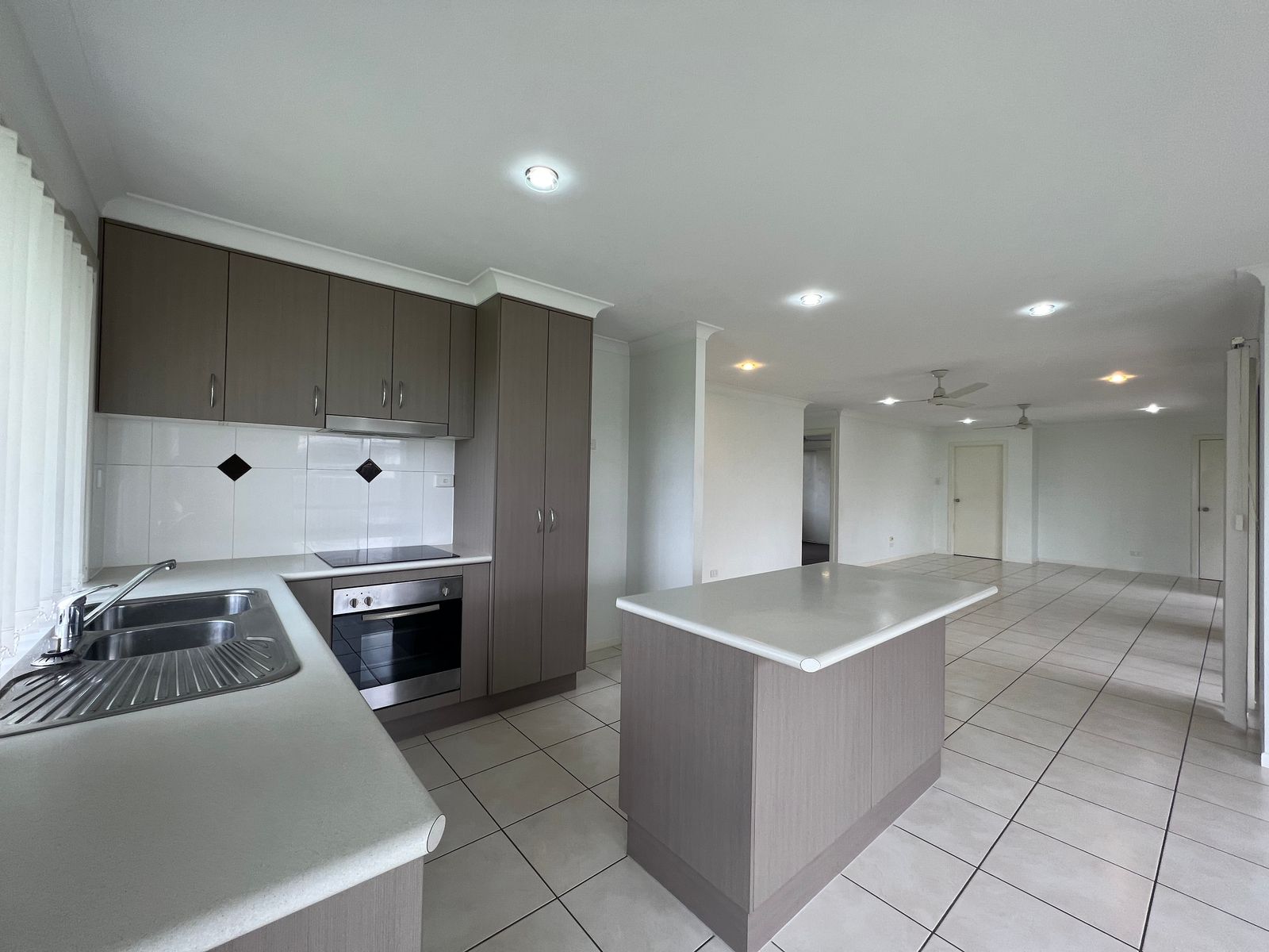 4 Dianella Drive, Glenella QLD 4740, Glenella - Thumbnail 4