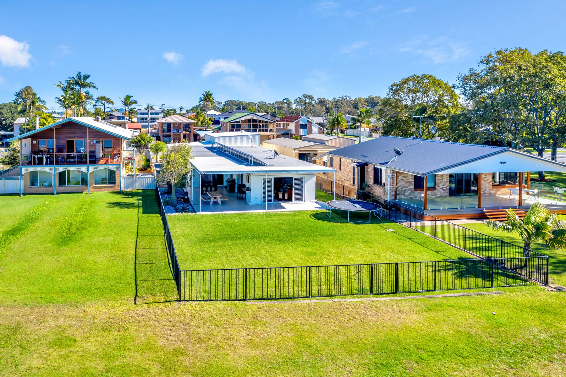 8 Warana Avenue, Steiglitz, QLD 4207, Steiglitz - Thumbnail 2
