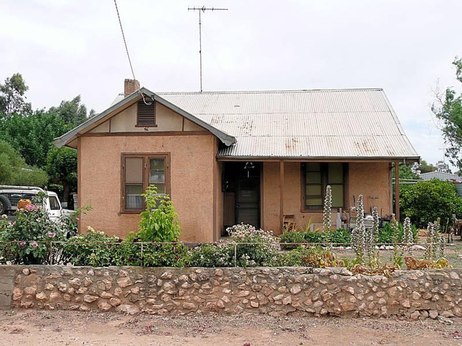 6 Henderson Street