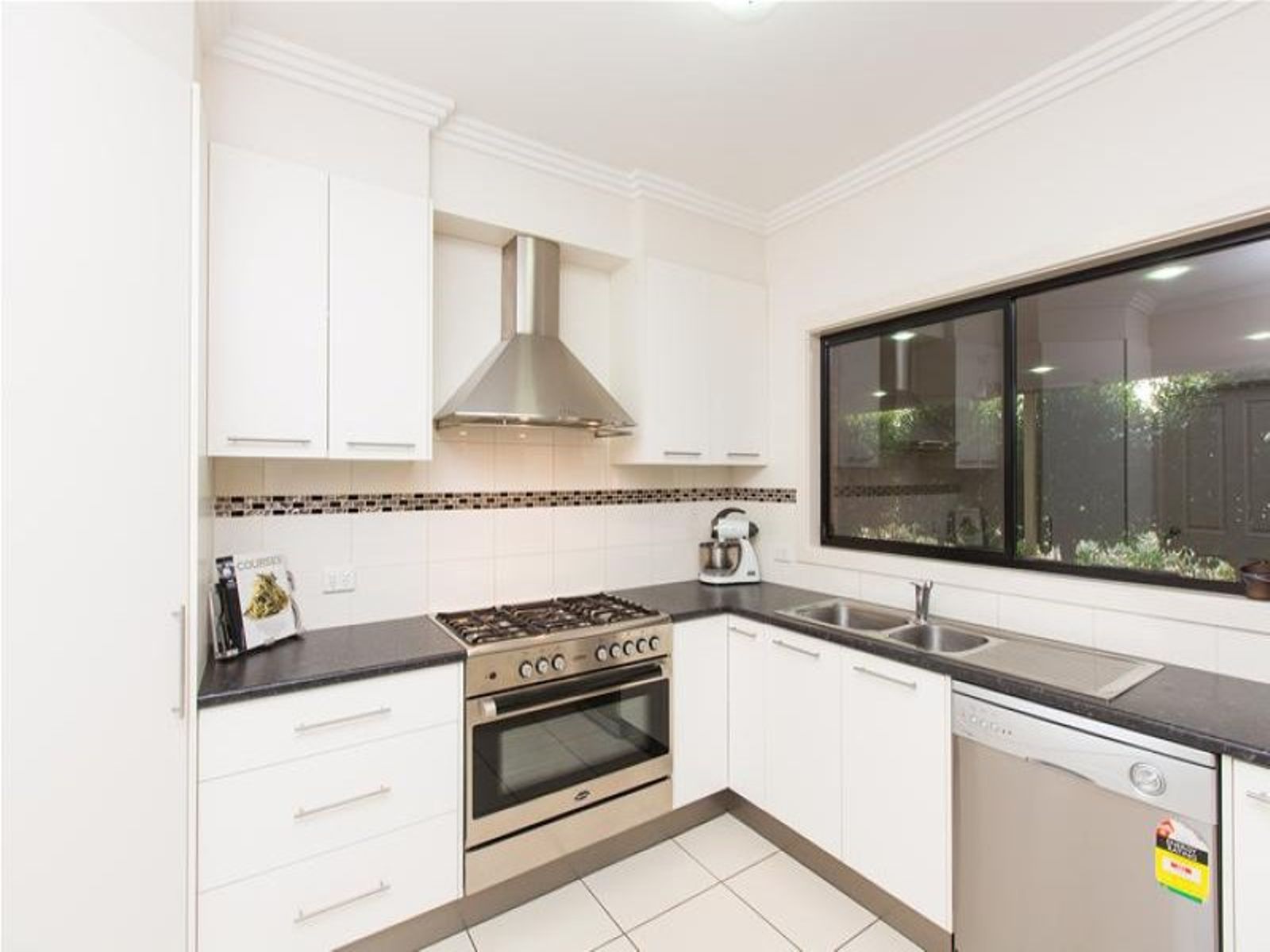 12 Edmund Barton Court, Mildura - Thumbnail 2