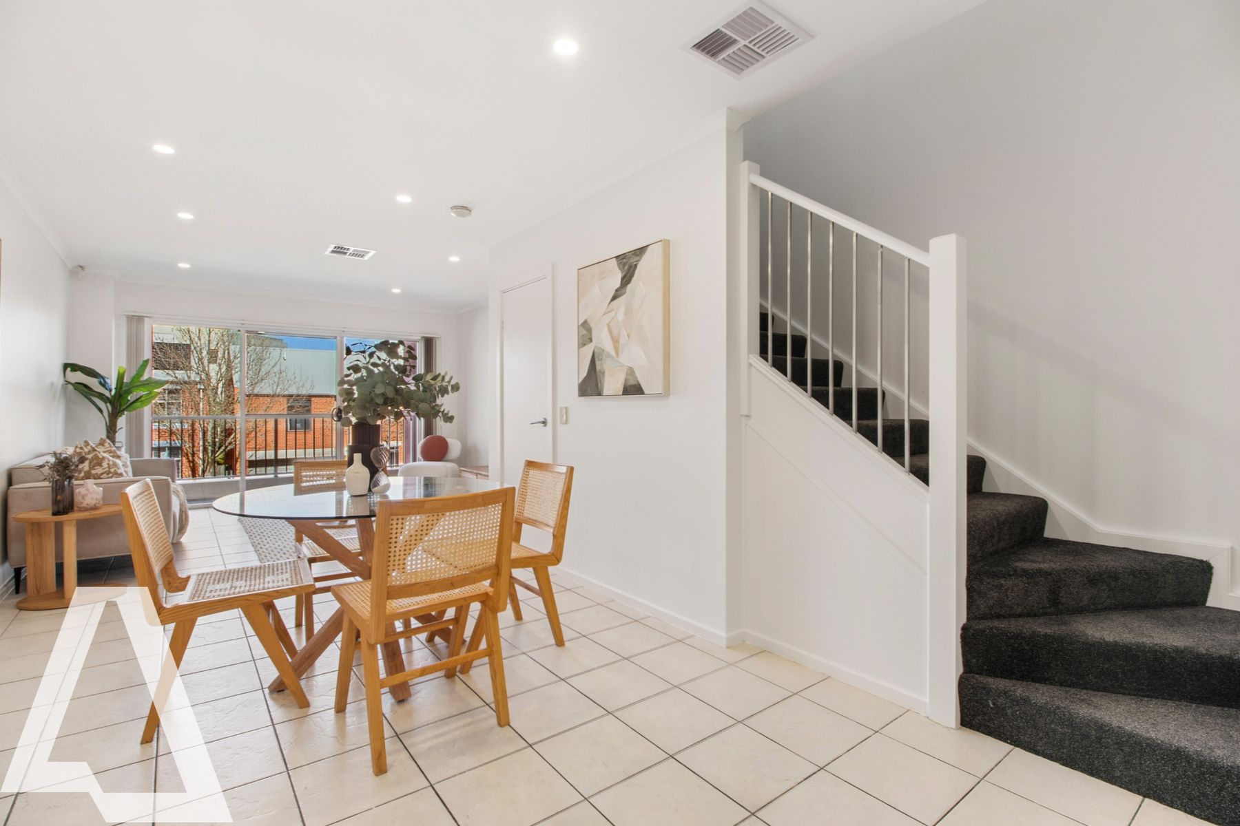 9/2, Mawson Lakes - Thumbnail 4